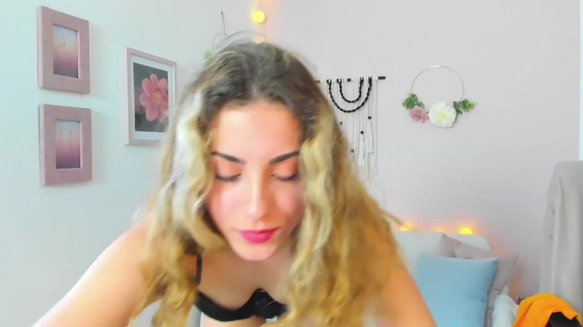 Gallery image thumbnail from Gia_Lopez18's myfreecams stream on, 03/13/2023, 08:57 image 7 of 20