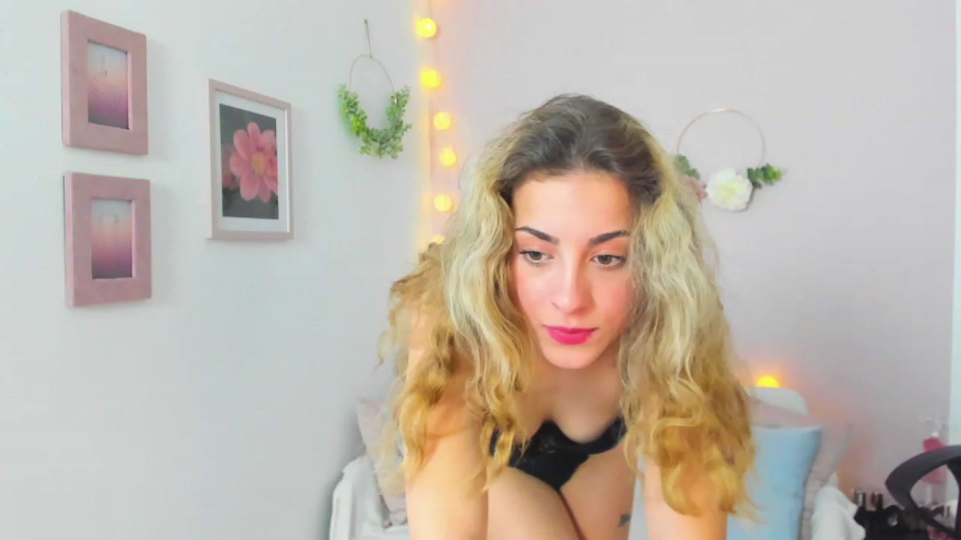 Gallery image thumbnail from Gia_Lopez18's myfreecams stream on, 03/13/2023, 08:57 image 18 of 20