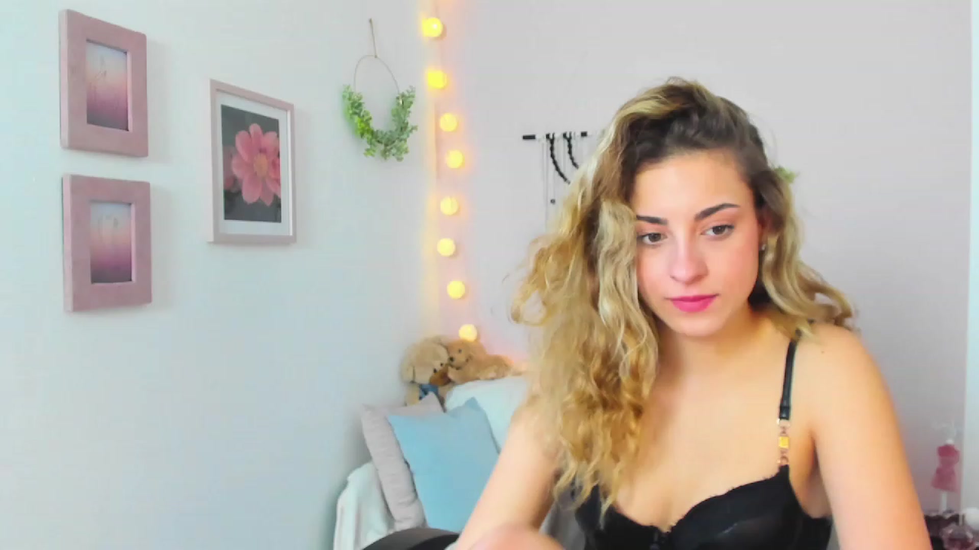 Gallery image thumbnail from Gia_Lopez18's myfreecams stream on, 03/13/2023, 11:42 image 17 of 20