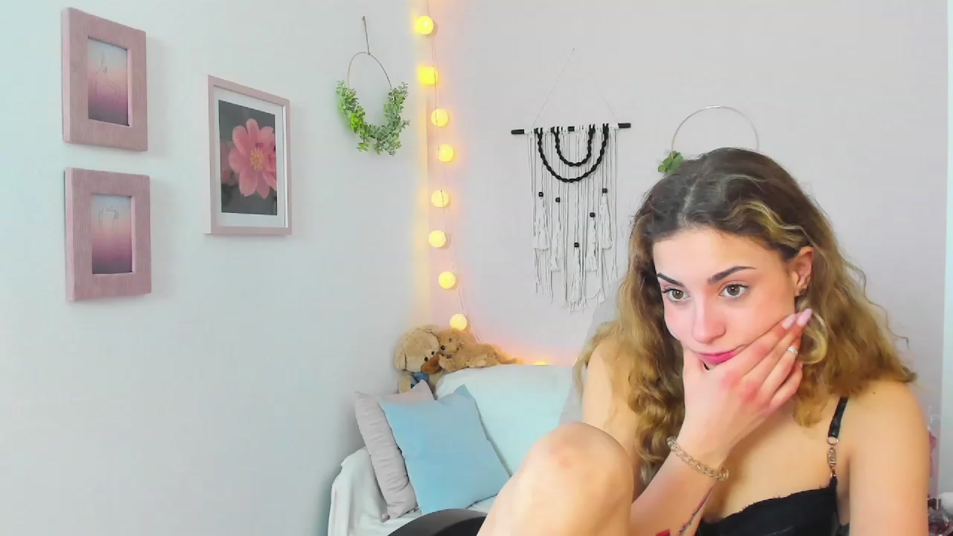 Gallery image thumbnail from Gia_Lopez18's myfreecams stream on, 03/13/2023, 11:42 image 7 of 20