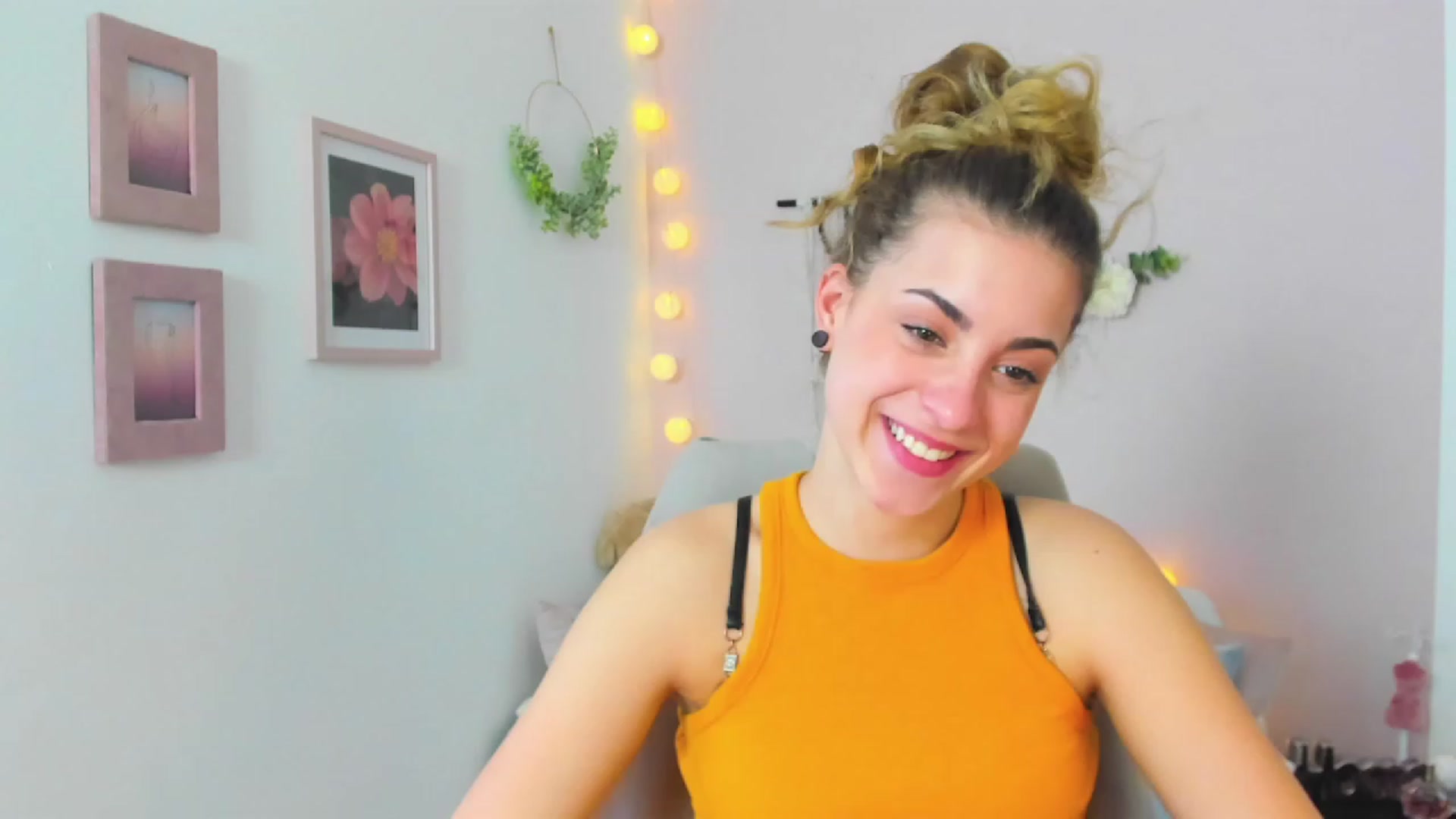 Gallery image thumbnail from Gia_Lopez18's myfreecams stream on, 03/13/2023, 12:26 image 6 of 20