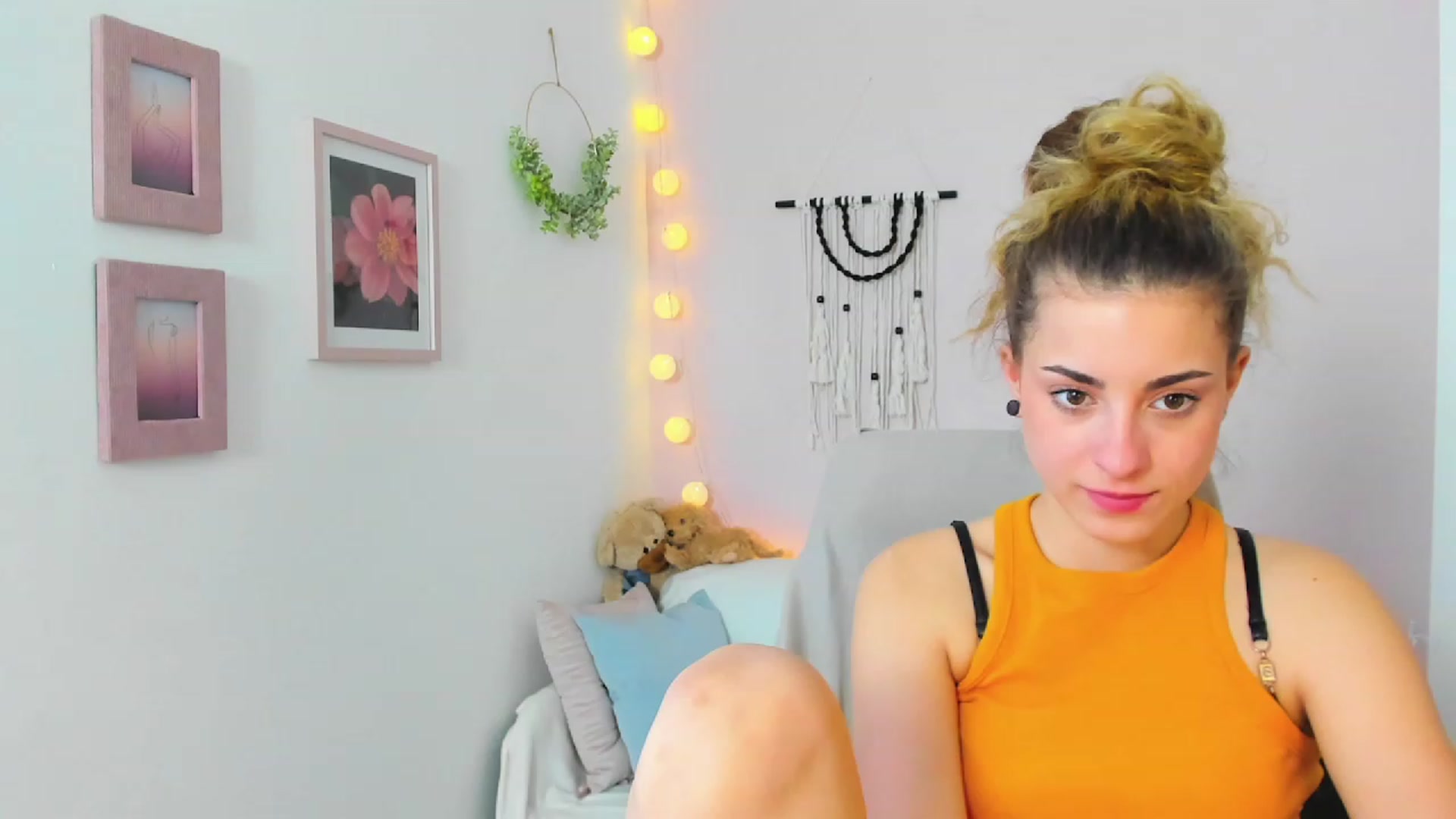 Gallery image thumbnail from Gia_Lopez18's myfreecams stream on, 03/13/2023, 12:53 image 17 of 20