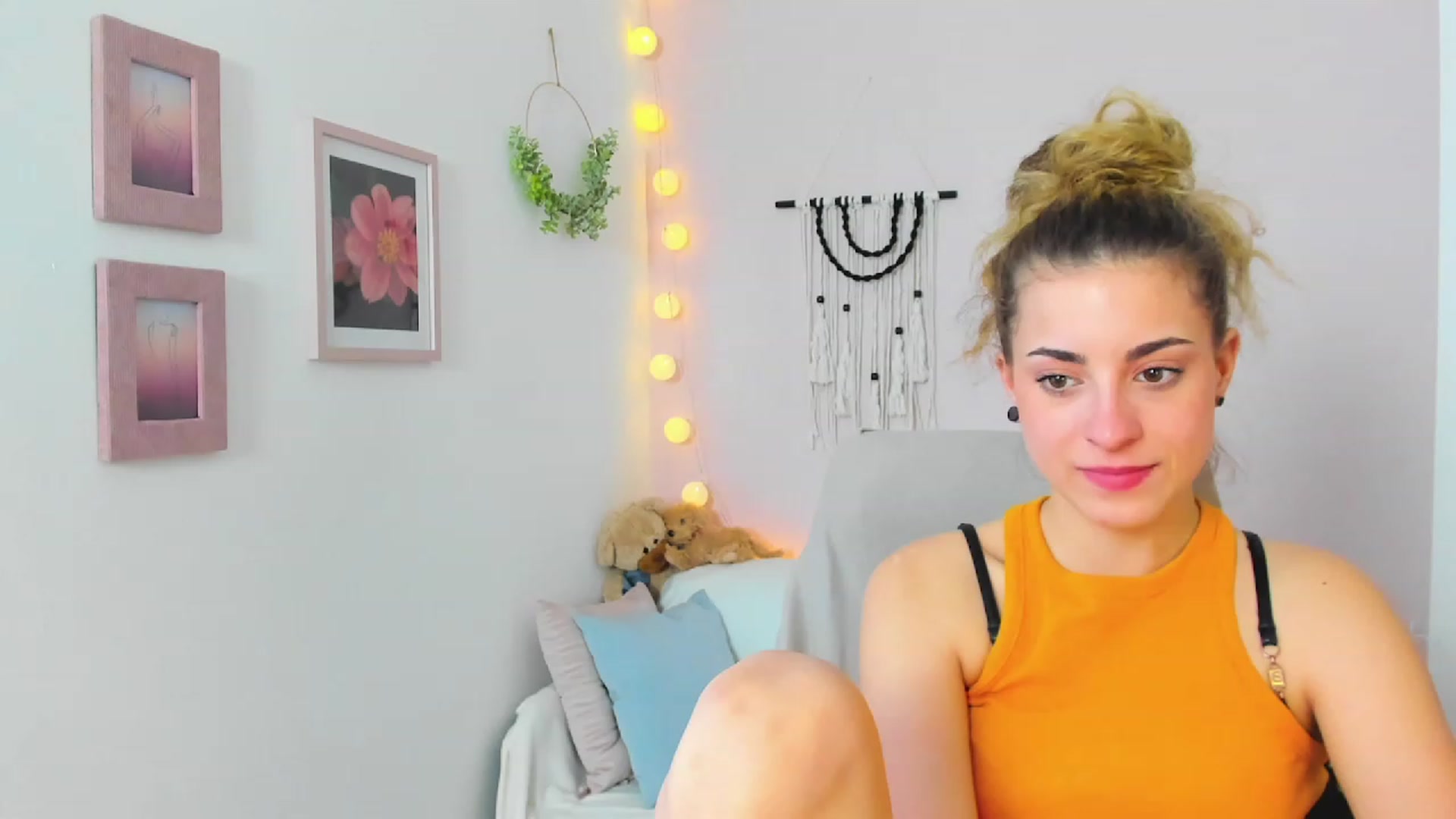 Gallery image thumbnail from Gia_Lopez18's myfreecams stream on, 03/13/2023, 12:53 image 19 of 20