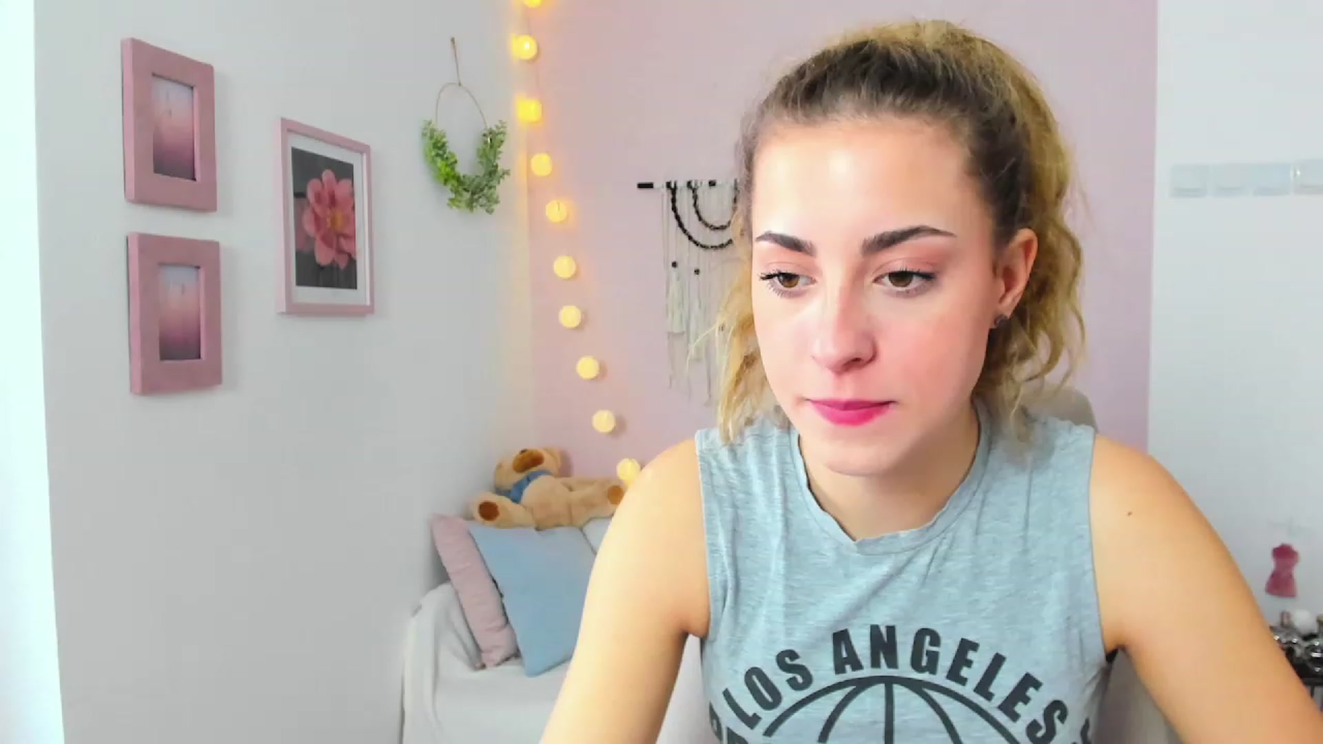 Gallery image thumbnail from Gia_Lopez18's myfreecams stream on, 03/14/2023, 10:22 image 14 of 20