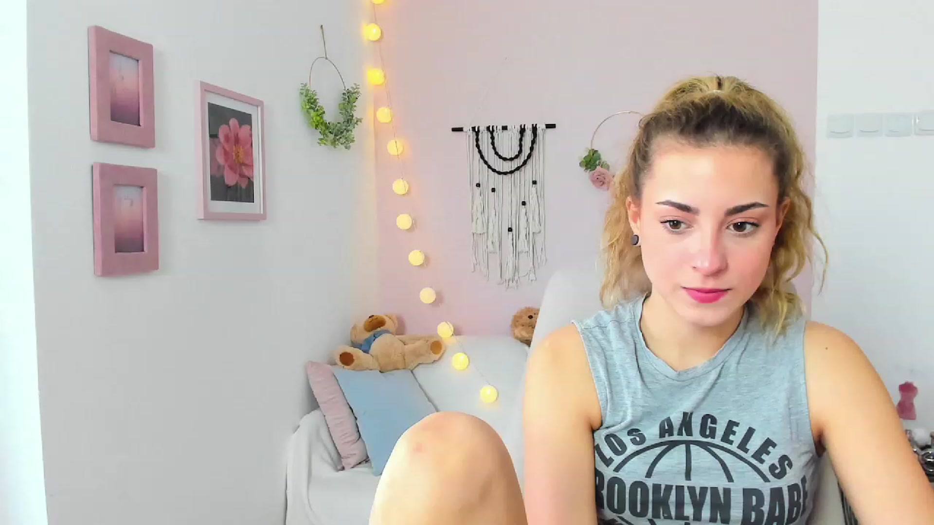 Gallery image thumbnail from Gia_Lopez18's myfreecams stream on, 03/14/2023, 10:22 image 17 of 20