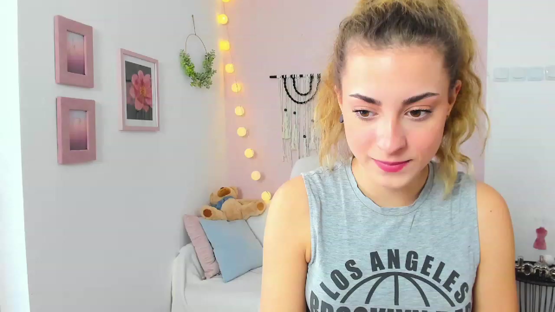 Gallery image thumbnail from Gia_Lopez18's myfreecams stream on, 03/14/2023, 10:22 image 13 of 20