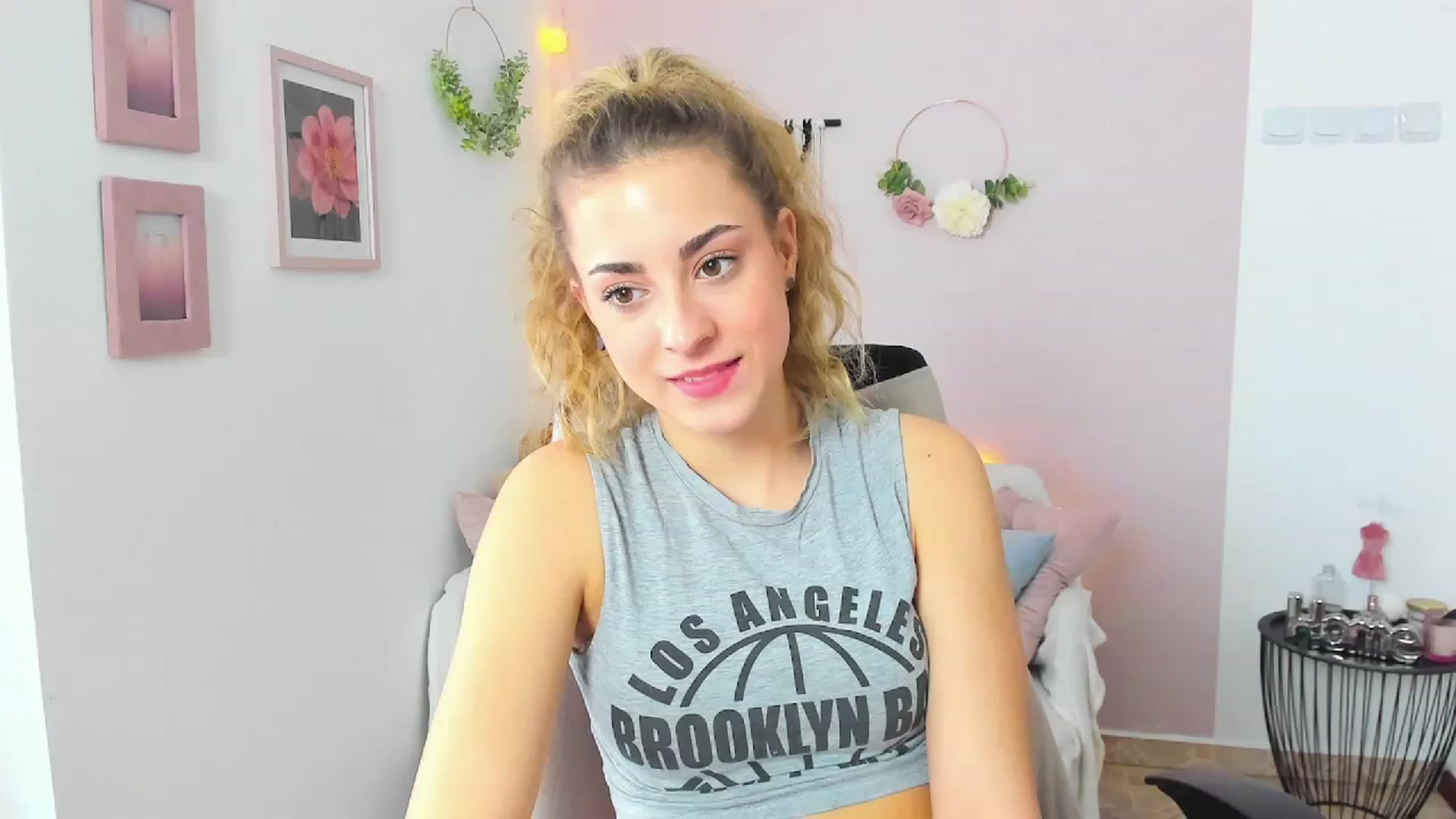 Gallery image thumbnail from Gia_Lopez18's myfreecams stream on, 03/14/2023, 12:25 image 13 of 20