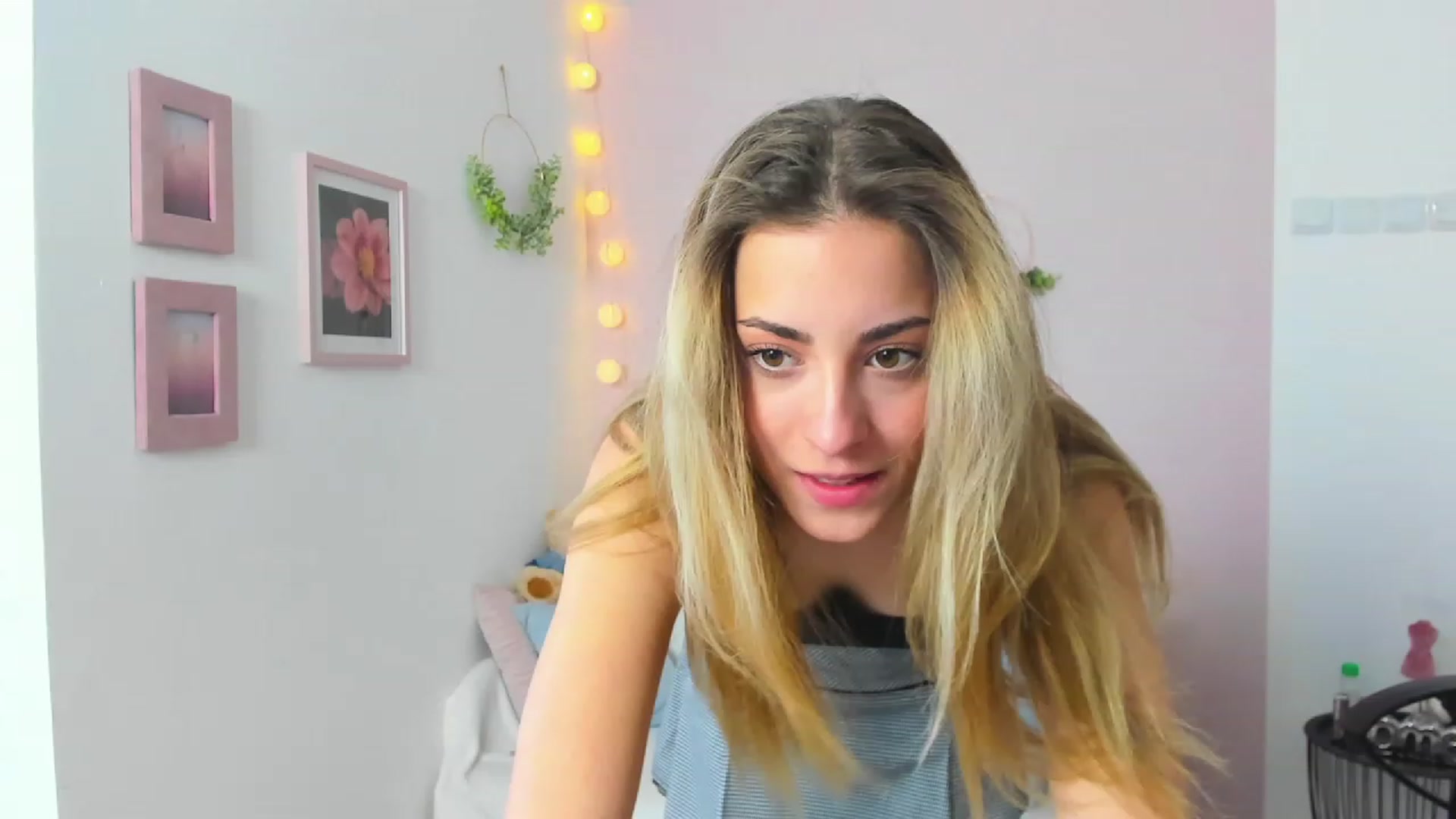 Gallery image thumbnail from Gia_Lopez18's myfreecams stream on, 03/16/2023, 10:17 image 11 of 20