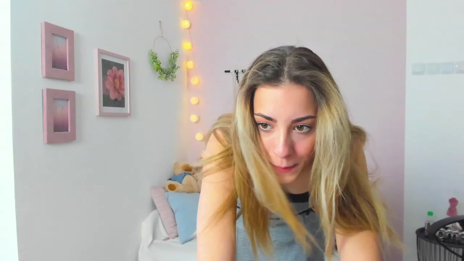 Gallery image thumbnail from Gia_Lopez18's myfreecams stream on, 03/16/2023, 10:17 image 10 of 20