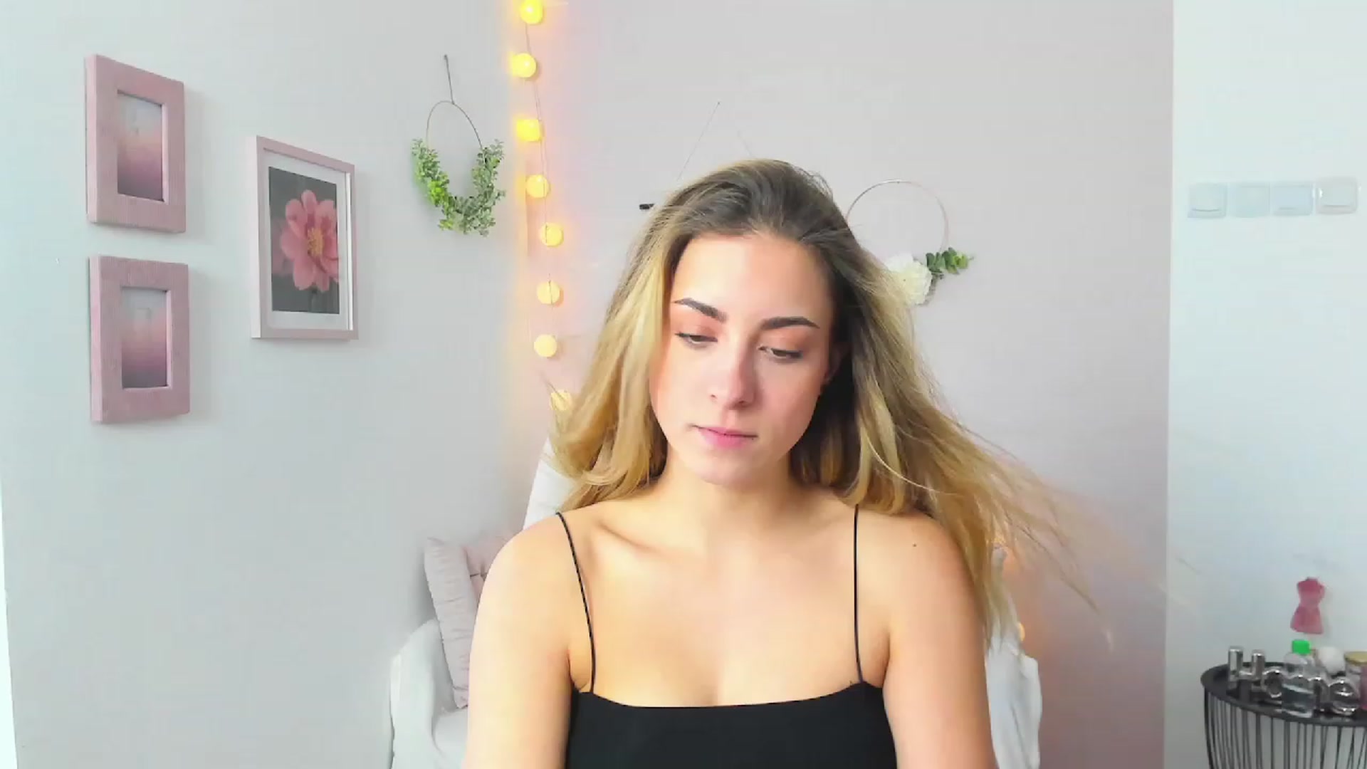 Gallery image thumbnail from Gia_Lopez18's myfreecams stream on, 03/16/2023, 13:12 image 15 of 20