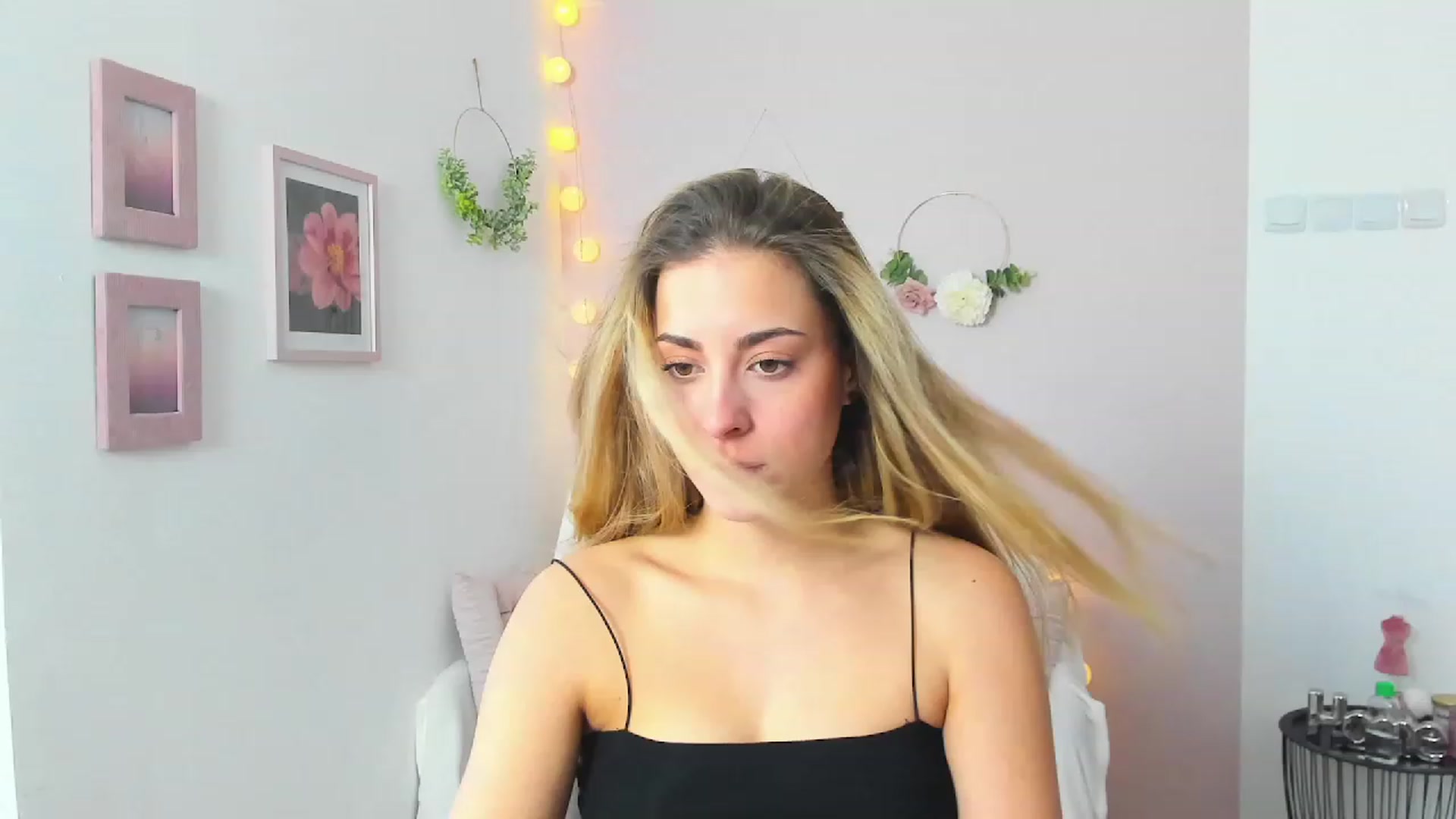 Gallery image thumbnail from Gia_Lopez18's myfreecams stream on, 03/16/2023, 13:12 image 16 of 20