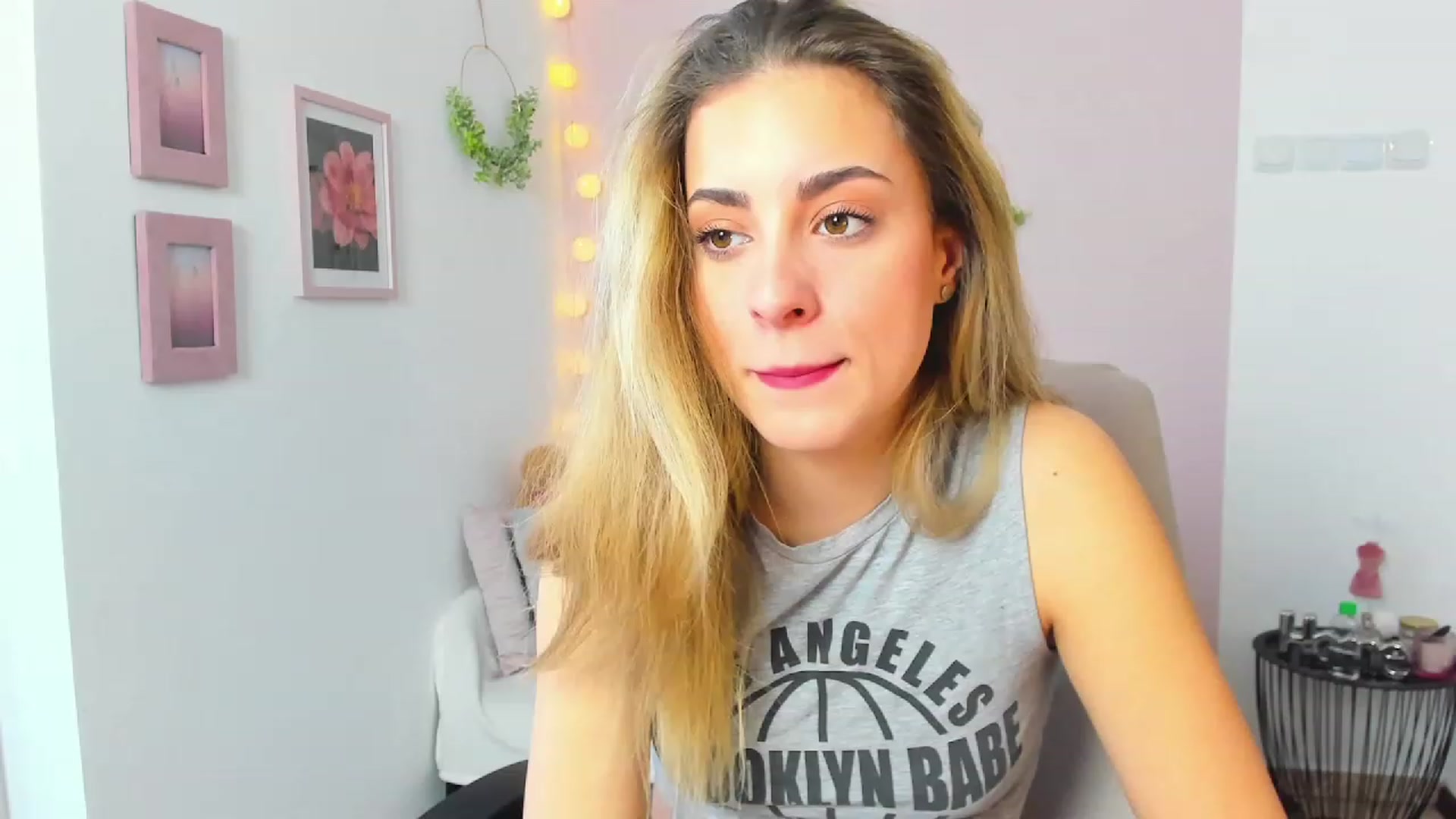 Gallery image thumbnail from Gia_Lopez18's myfreecams stream on, 03/17/2023, 09:45 image 8 of 20