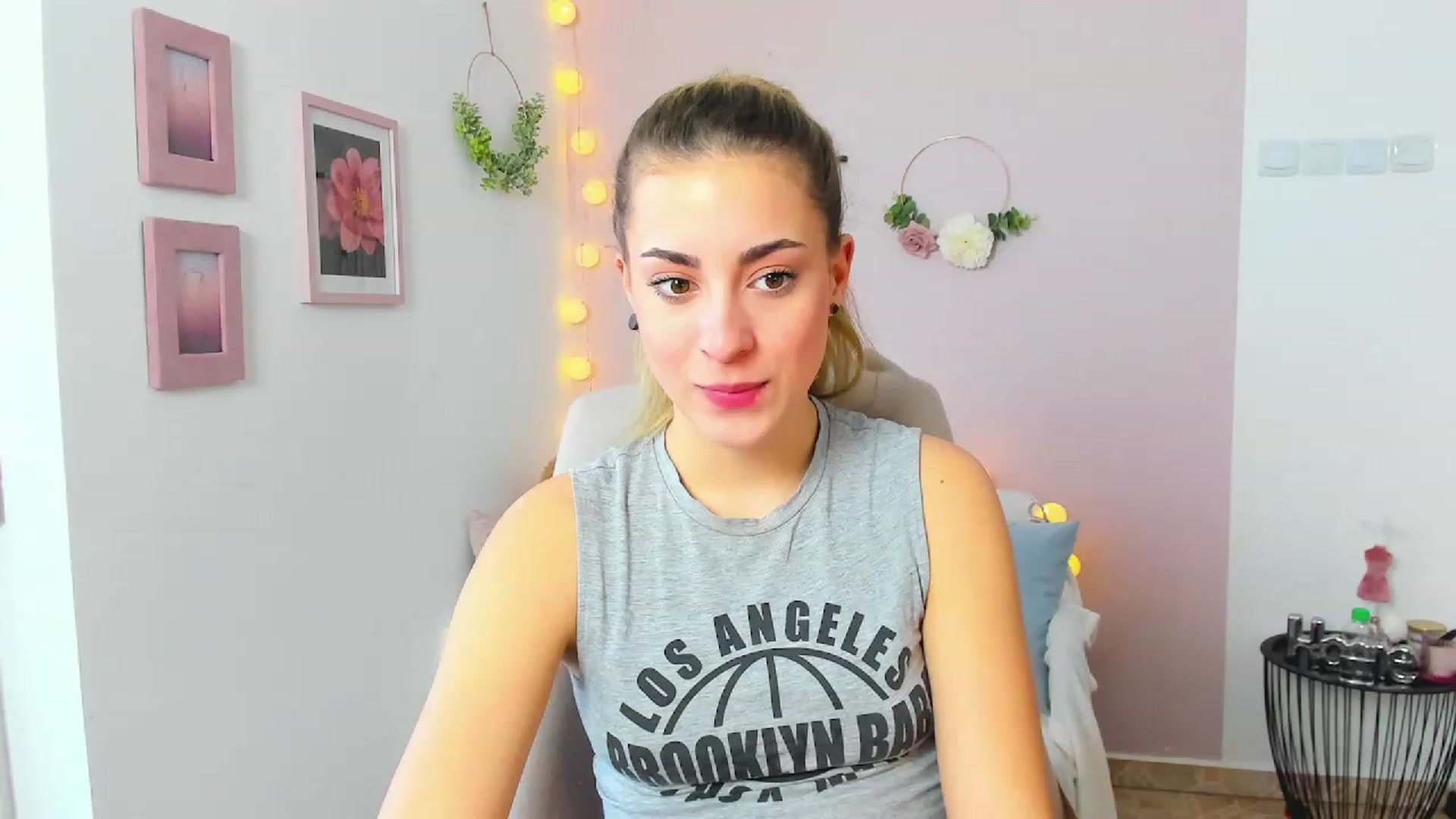 Gallery image thumbnail from Gia_Lopez18's myfreecams stream on, 03/17/2023, 12:35 image 3 of 20