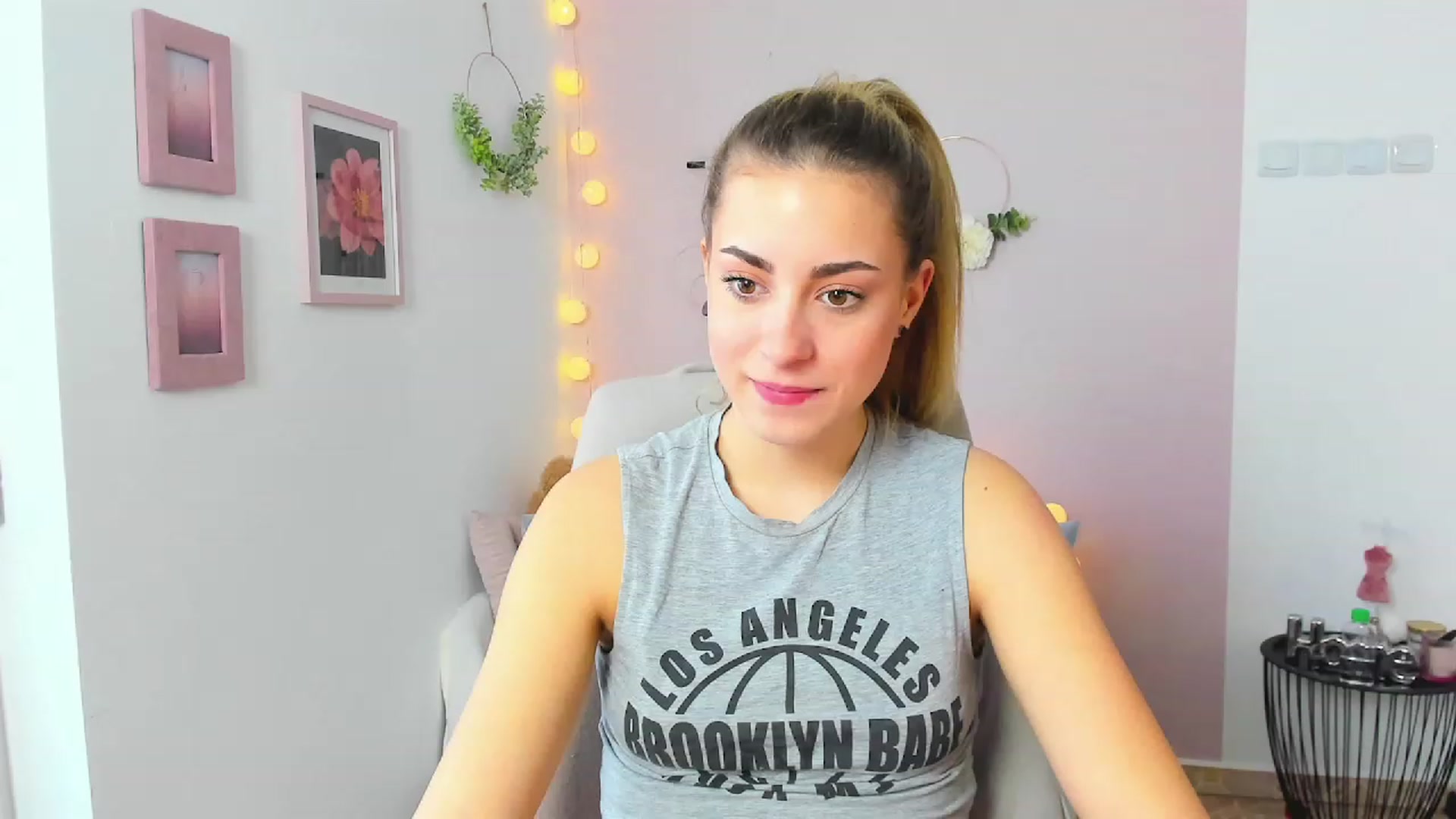 Gallery image thumbnail from Gia_Lopez18's myfreecams stream on, 03/17/2023, 12:35 image 12 of 20