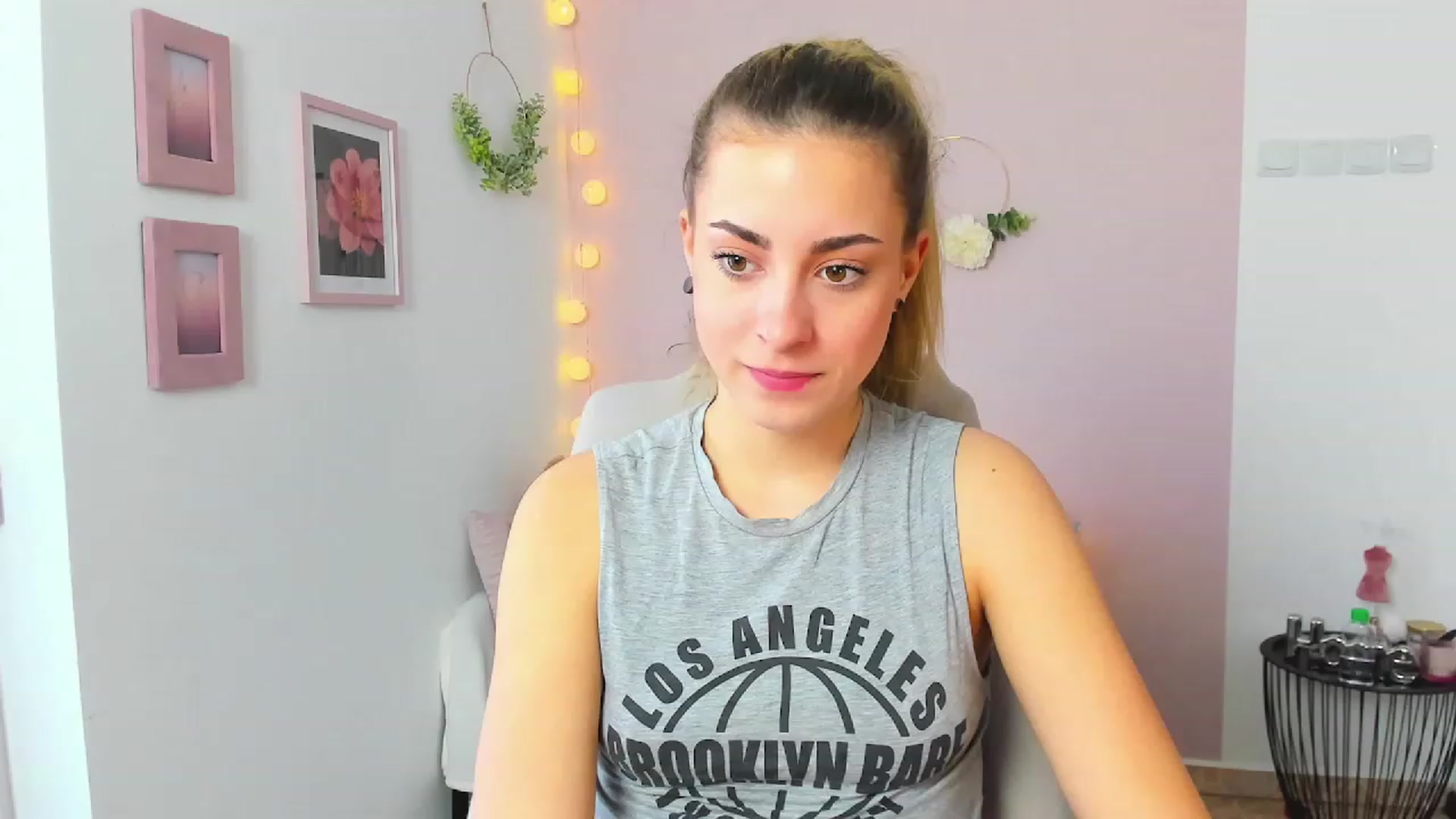 Gallery image thumbnail from Gia_Lopez18's myfreecams stream on, 03/17/2023, 12:35 image 20 of 20