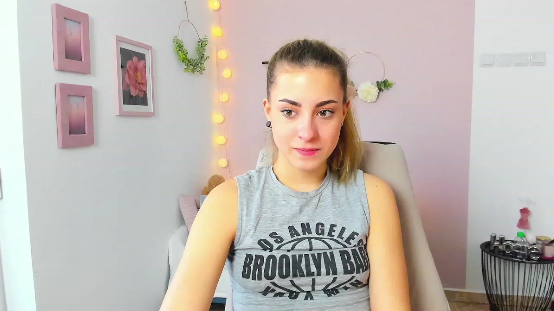 Gallery image thumbnail from Gia_Lopez18's myfreecams stream on, 03/17/2023, 13:28 image 19 of 20