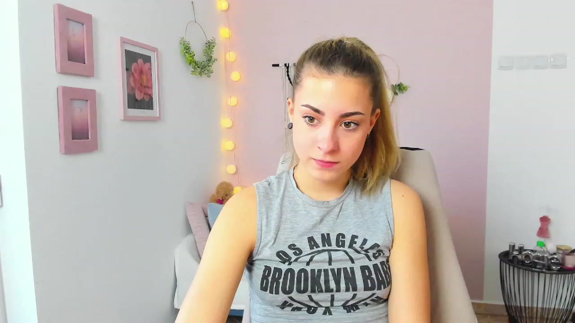 Gallery image thumbnail from Gia_Lopez18's myfreecams stream on, 03/17/2023, 13:28 image 17 of 20