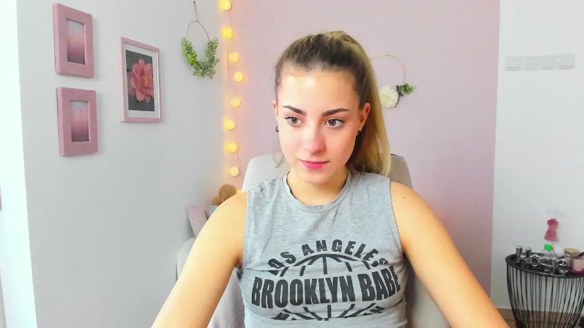 Gallery image thumbnail from Gia_Lopez18's myfreecams stream on, 03/17/2023, 13:28 image 5 of 20