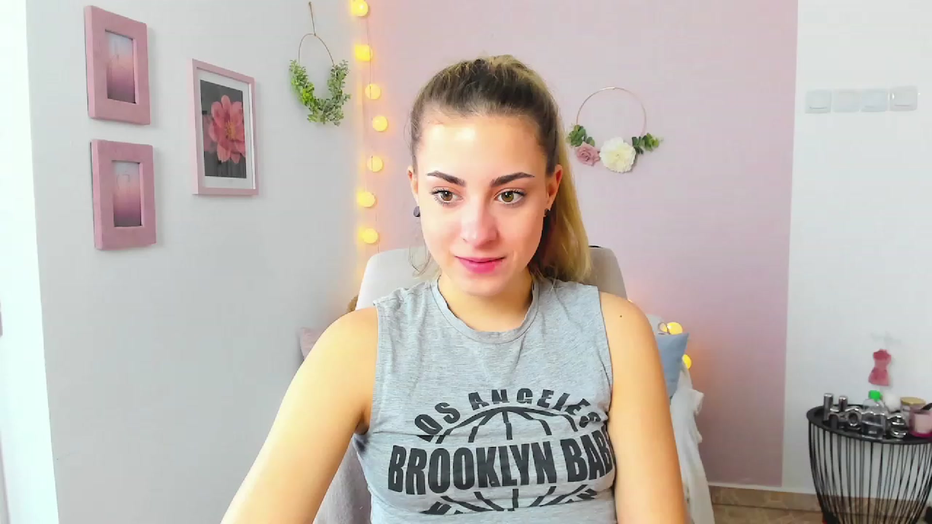 Gallery image thumbnail from Gia_Lopez18's myfreecams stream on, 03/17/2023, 13:28 image 8 of 20