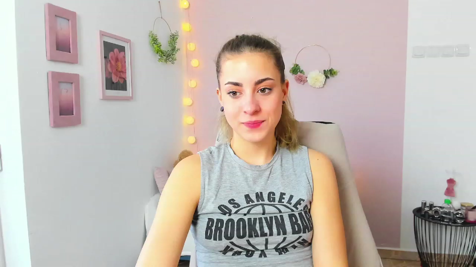 Gallery image thumbnail from Gia_Lopez18's myfreecams stream on, 03/17/2023, 13:28 image 20 of 20