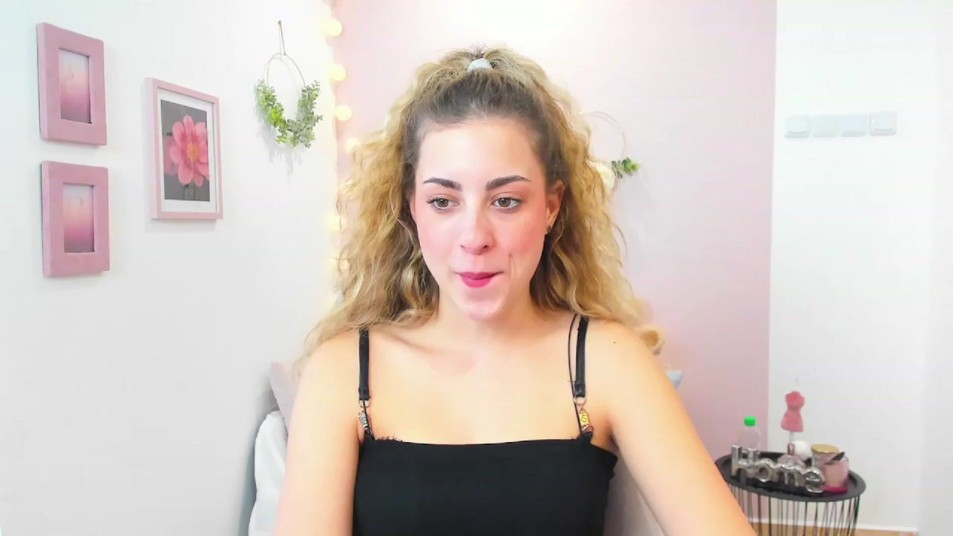Gallery image thumbnail from Gia_Lopez18's myfreecams stream on, 03/19/2023, 16:32 image 6 of 20