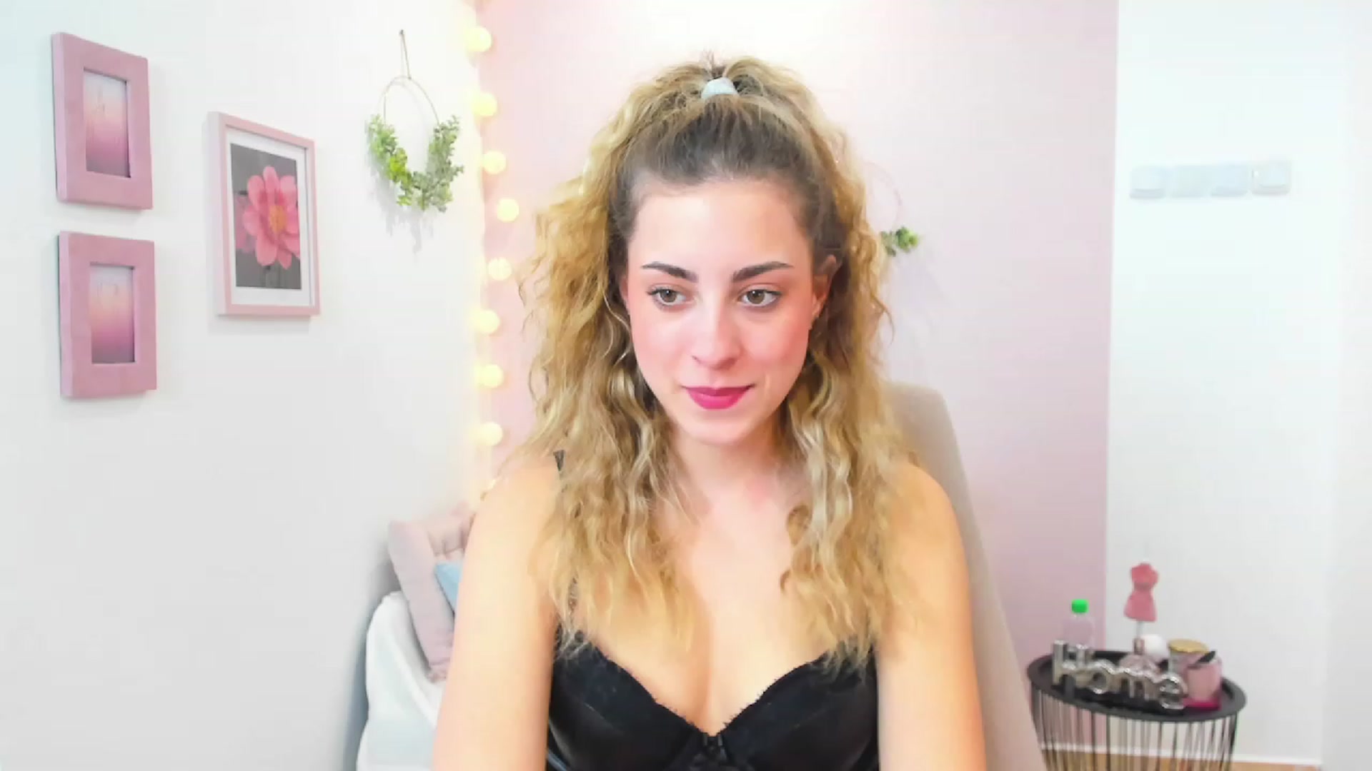 Gallery image thumbnail from Gia_Lopez18's myfreecams stream on, 03/19/2023, 16:32 image 12 of 20
