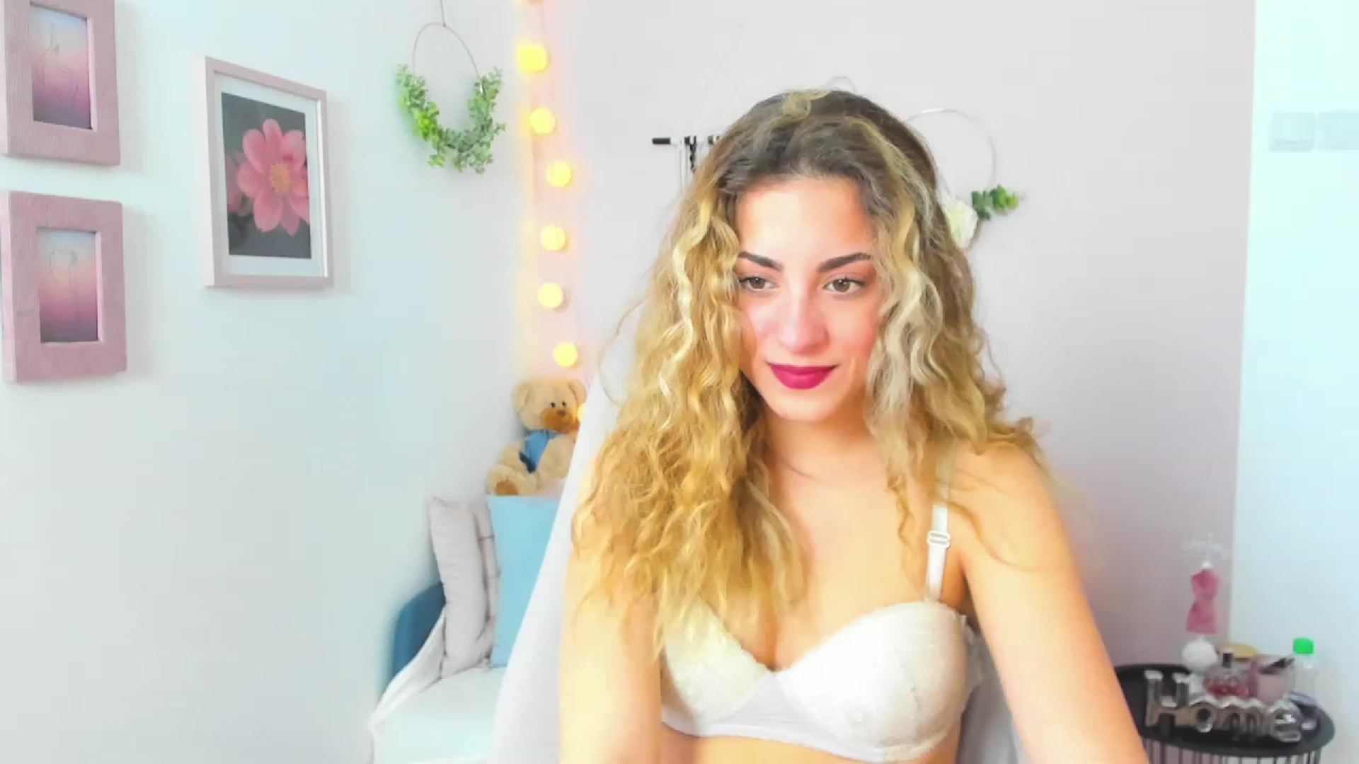 Gallery image thumbnail from Gia_Lopez18's myfreecams stream on, 03/20/2023, 10:43 image 18 of 20
