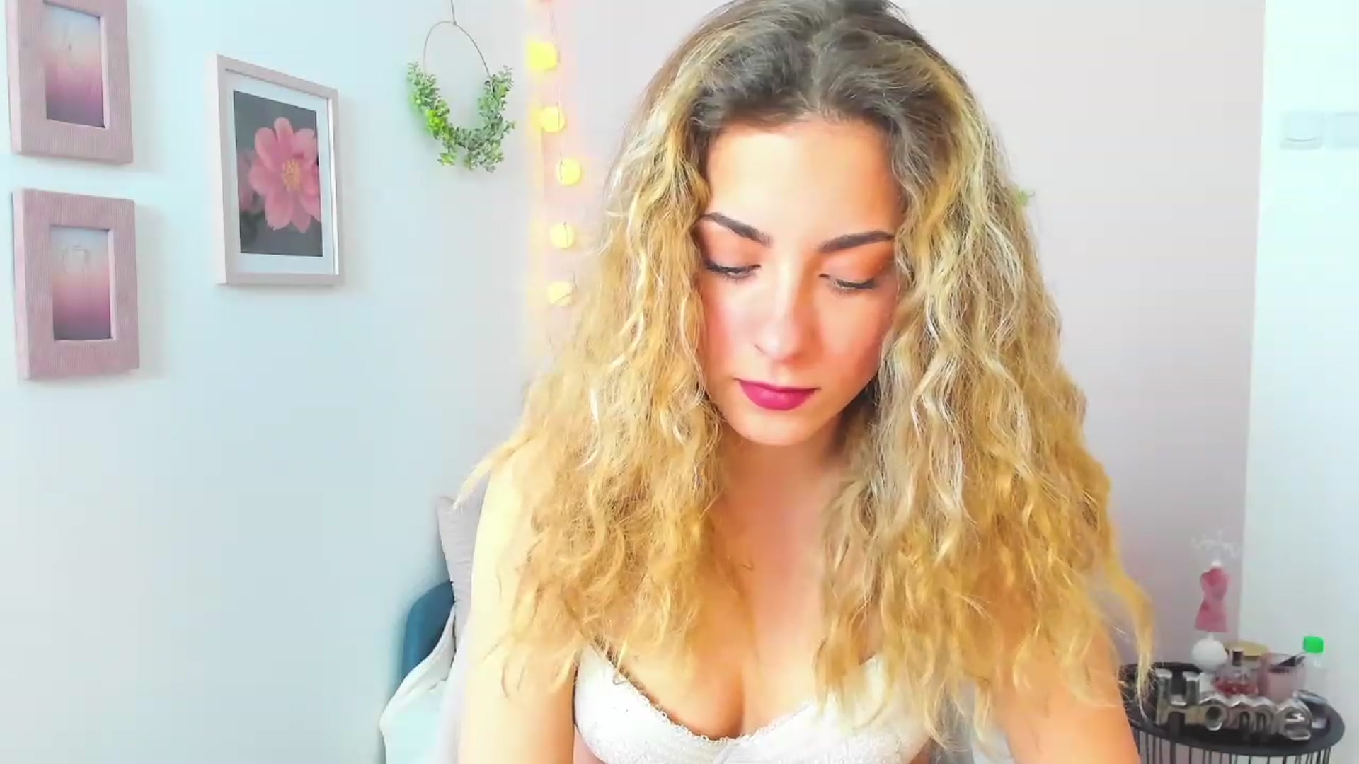 Gallery image thumbnail from Gia_Lopez18's myfreecams stream on, 03/20/2023, 12:41 image 11 of 20