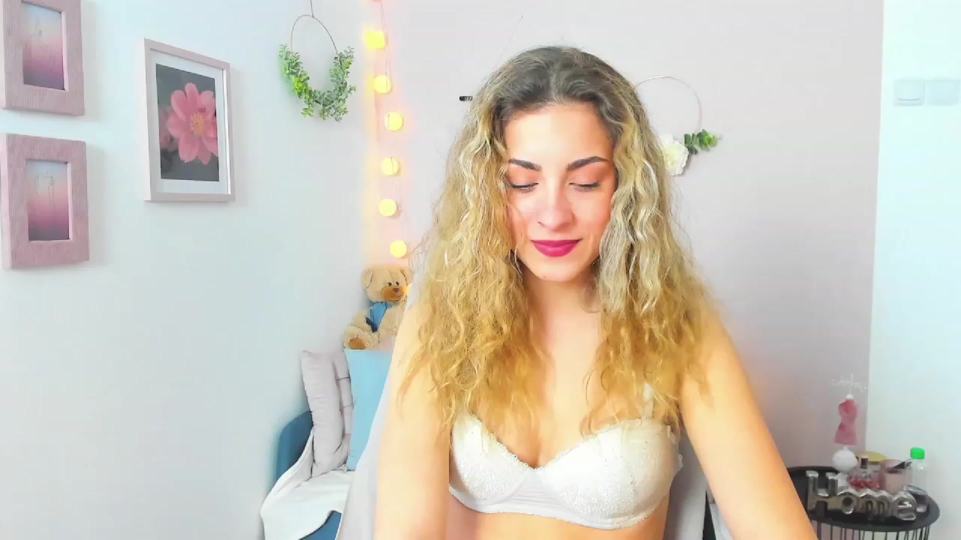 Gallery image thumbnail from Gia_Lopez18's myfreecams stream on, 03/20/2023, 13:28 image 7 of 20