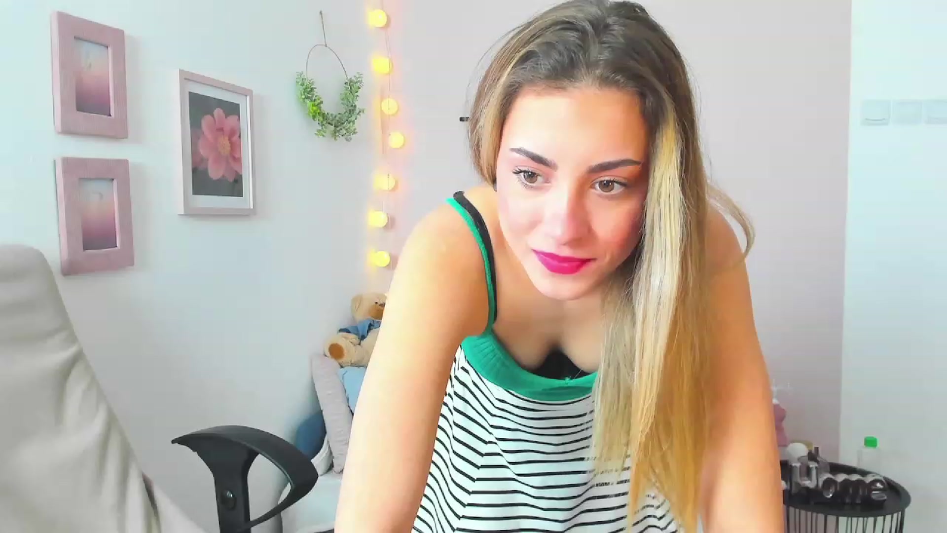 Gallery image thumbnail from Gia_Lopez18's myfreecams stream on, 03/23/2023, 09:25 image 3 of 20