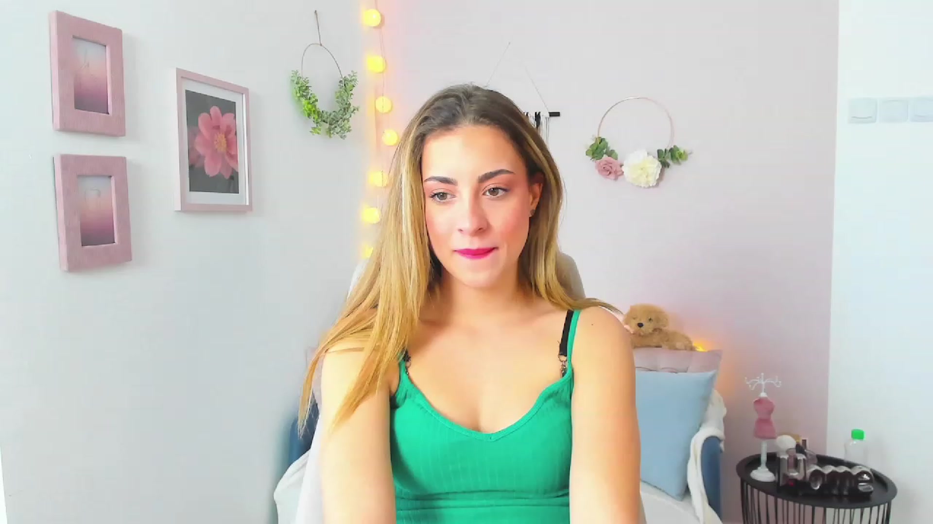 Gallery image thumbnail from Gia_Lopez18's myfreecams stream on, 03/23/2023, 09:25 image 13 of 20