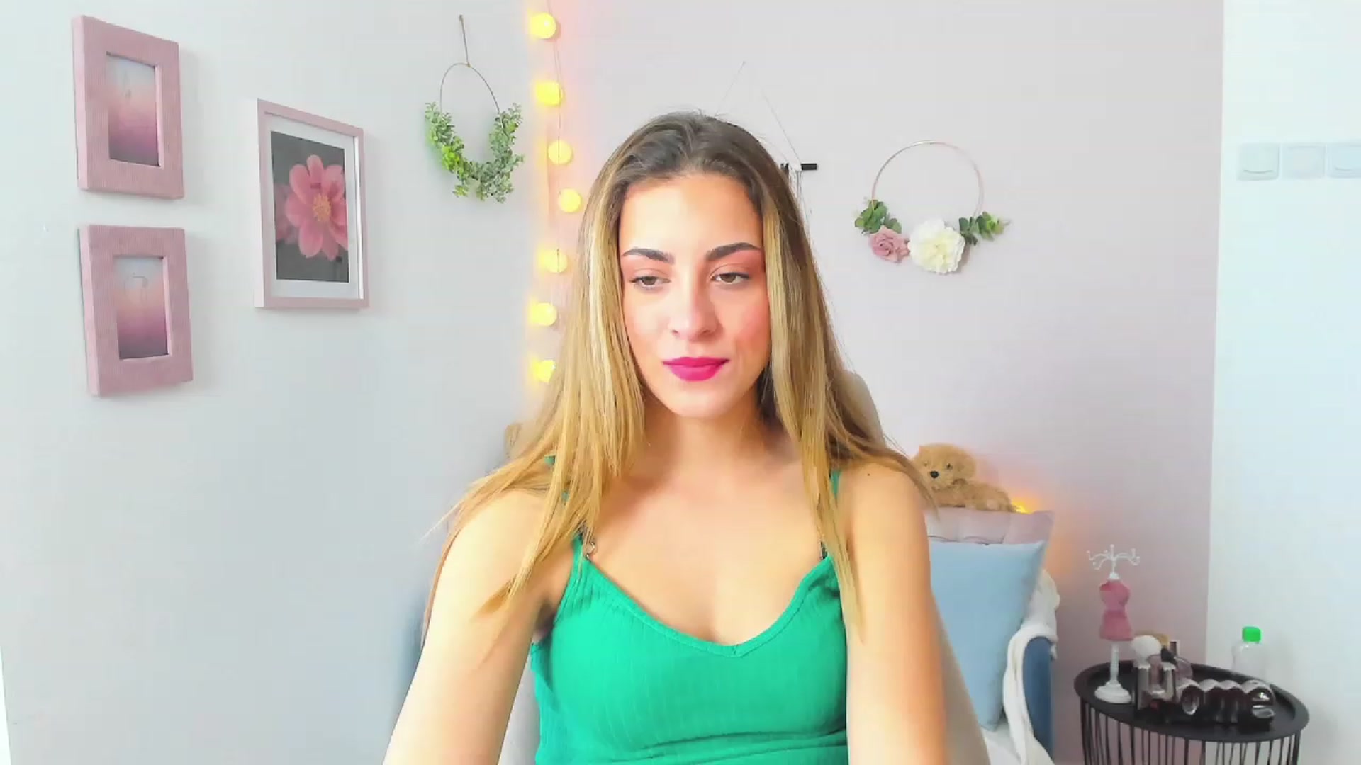 Gallery image thumbnail from Gia_Lopez18's myfreecams stream on, 03/23/2023, 09:25 image 10 of 20