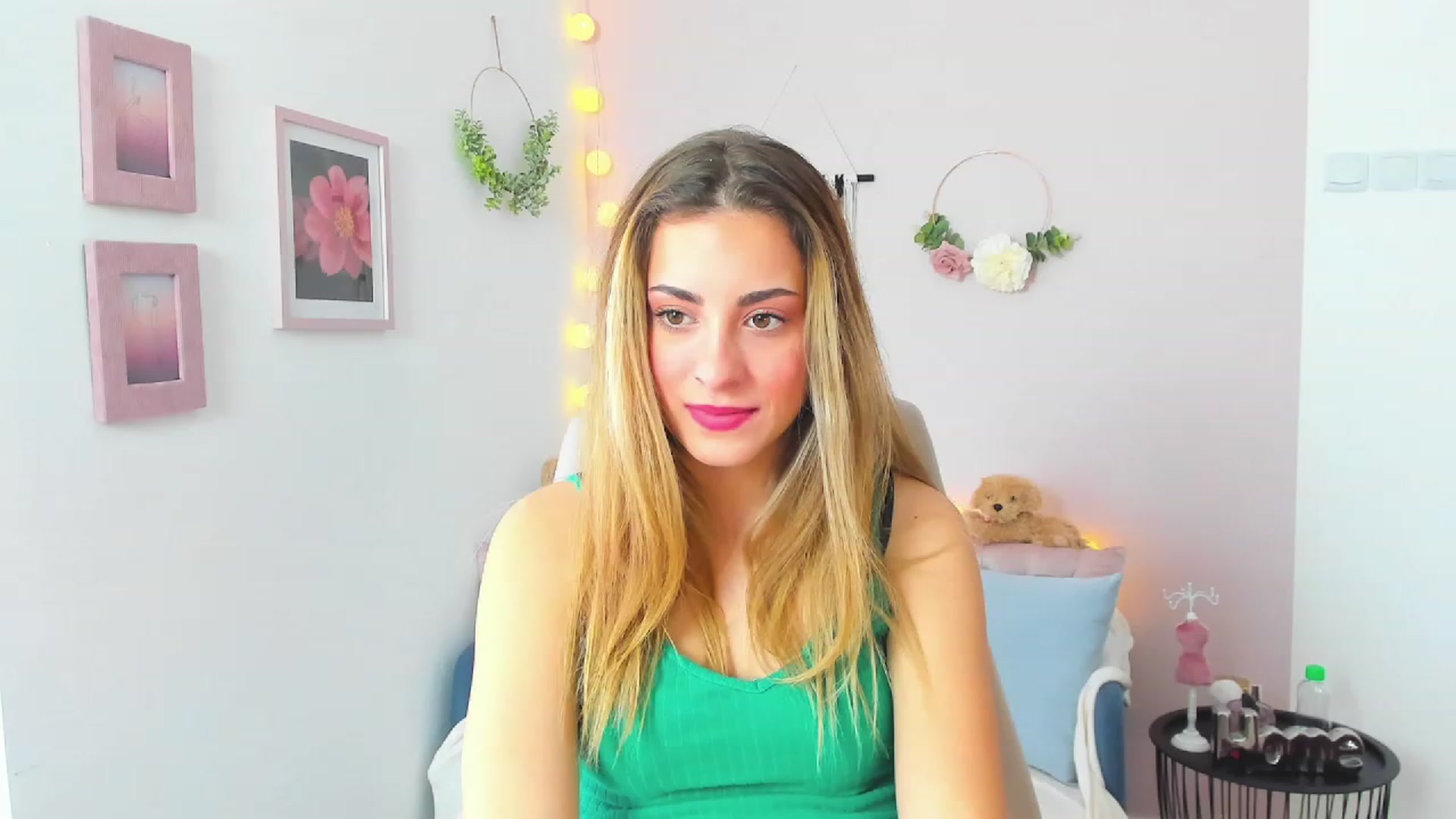 Gallery image thumbnail from Gia_Lopez18's myfreecams stream on, 03/23/2023, 10:12 image 13 of 20