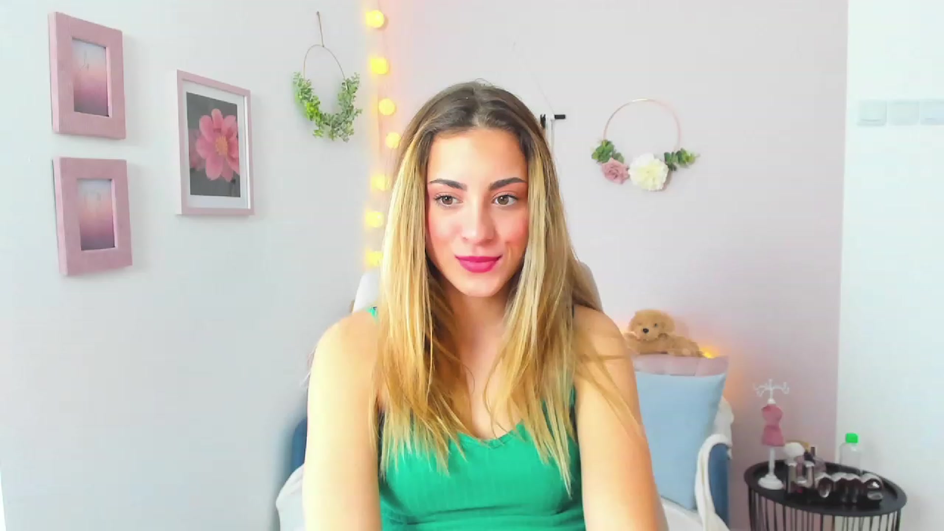 Gallery image thumbnail from Gia_Lopez18's myfreecams stream on, 03/23/2023, 10:12 image 7 of 20