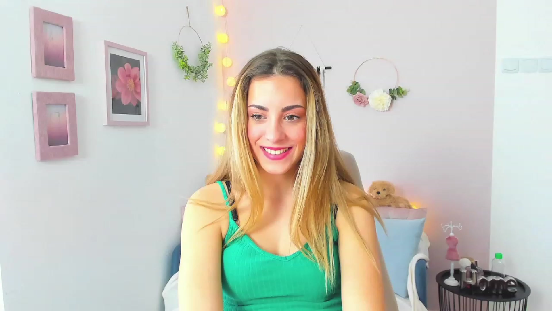 Gallery image thumbnail from Gia_Lopez18's myfreecams stream on, 03/23/2023, 10:12 image 3 of 20