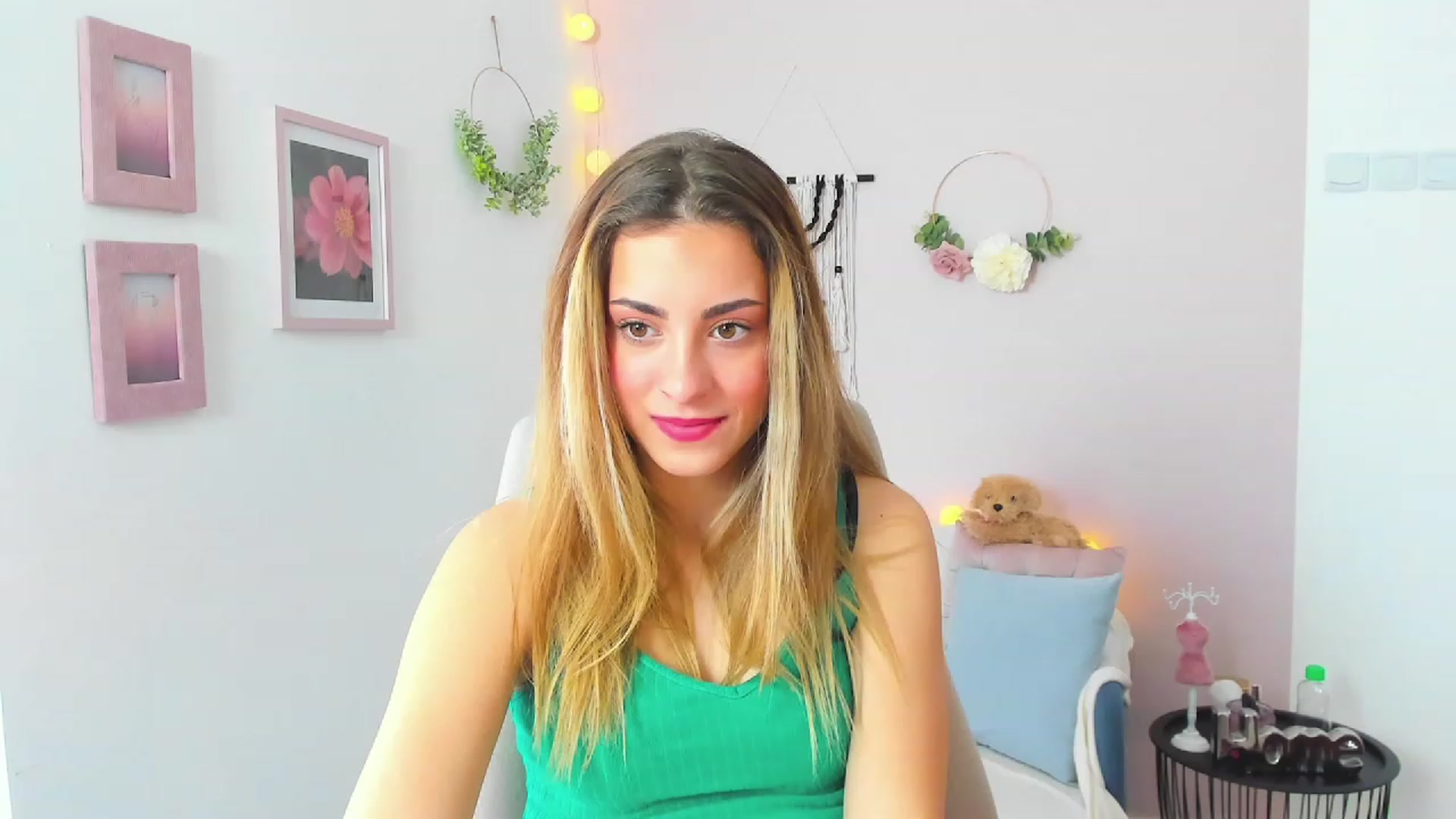 Gallery image thumbnail from Gia_Lopez18's myfreecams stream on, 03/23/2023, 10:12 image 15 of 20