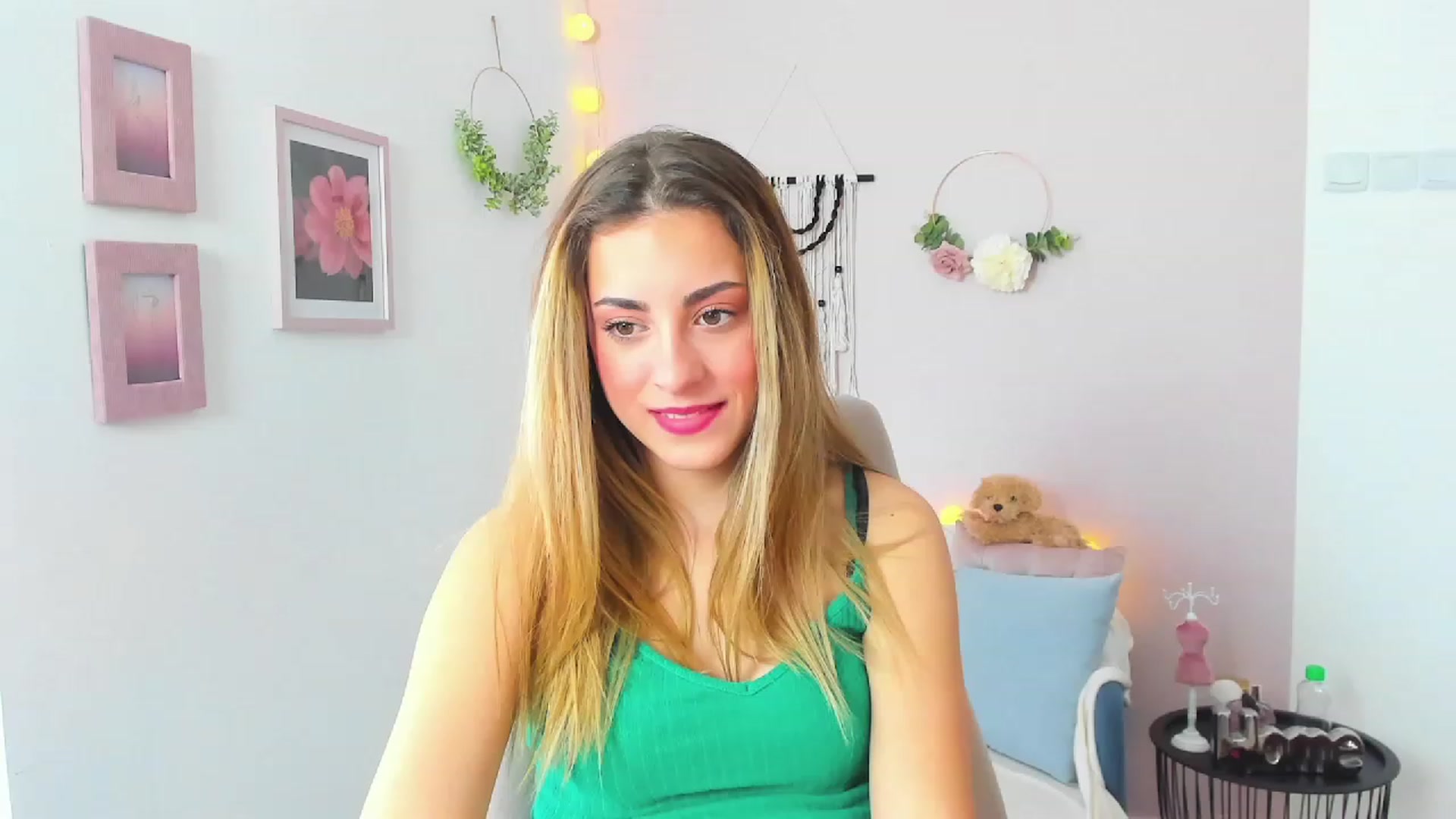 Gallery image thumbnail from Gia_Lopez18's myfreecams stream on, 03/23/2023, 10:12 image 12 of 20