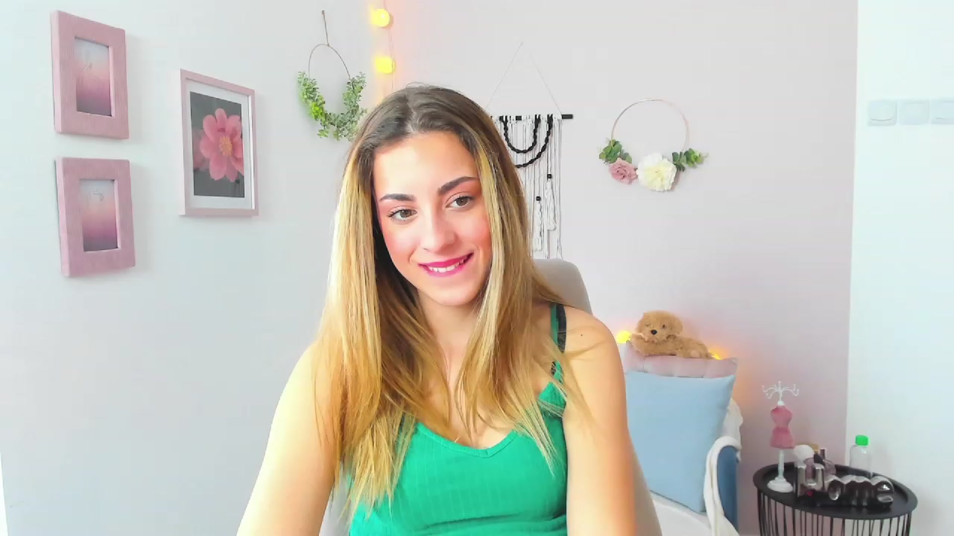 Gallery image thumbnail from Gia_Lopez18's myfreecams stream on, 03/23/2023, 10:12 image 11 of 20