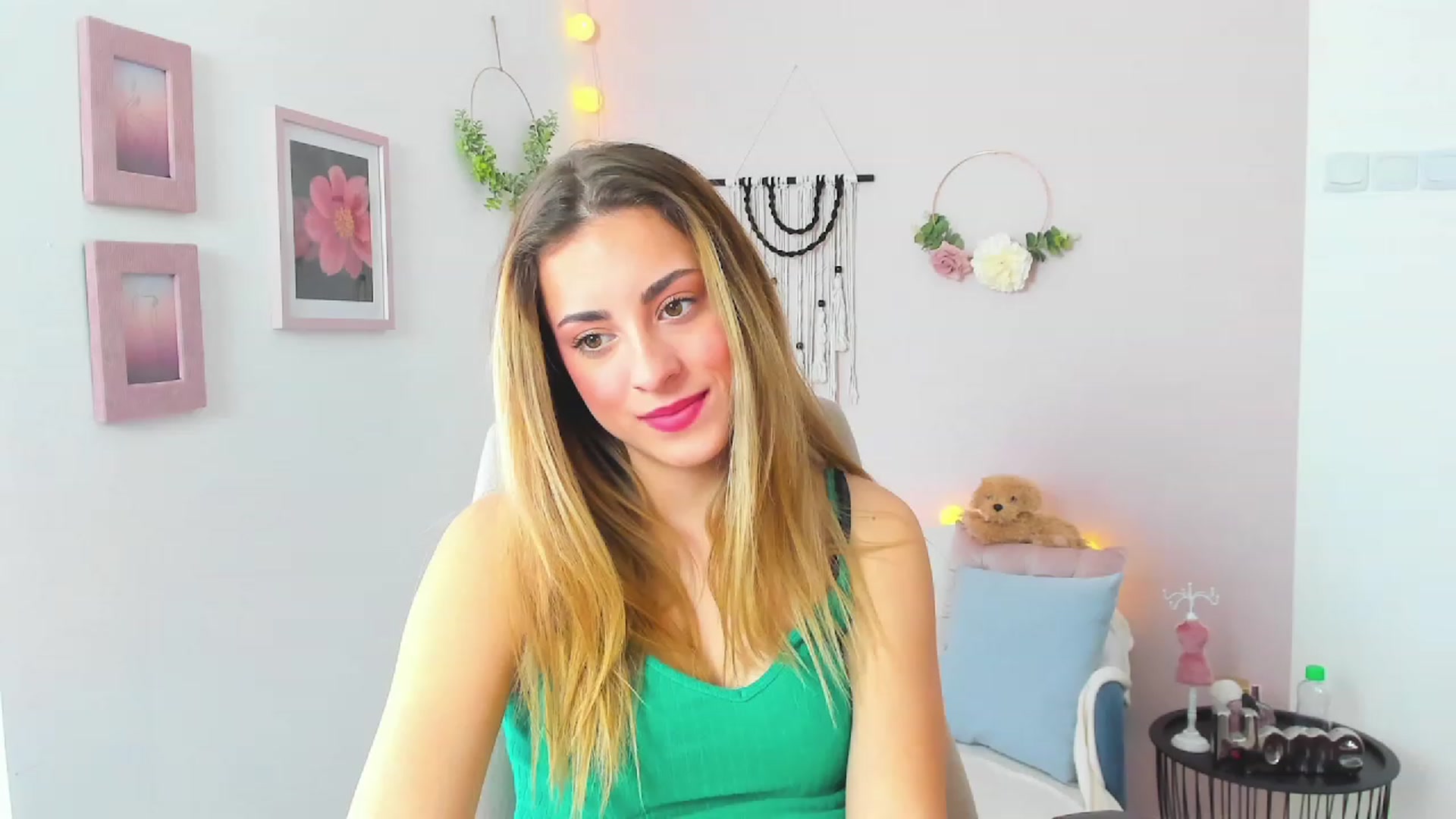 Gallery image thumbnail from Gia_Lopez18's myfreecams stream on, 03/23/2023, 10:12 image 14 of 20