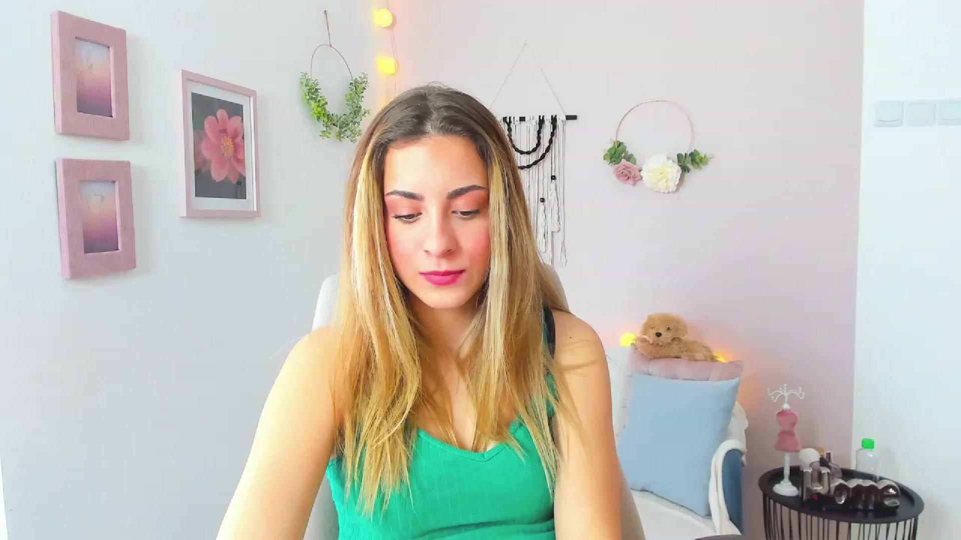 Gallery image thumbnail from Gia_Lopez18's myfreecams stream on, 03/23/2023, 10:12 image 17 of 20