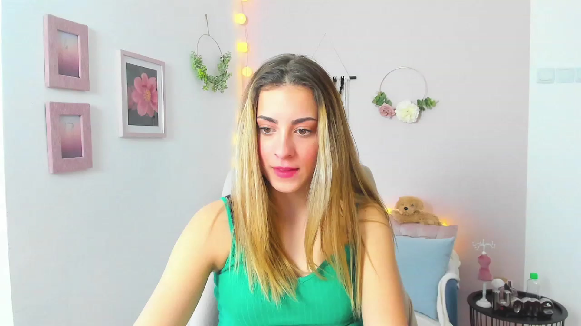 Gallery image thumbnail from Gia_Lopez18's myfreecams stream on, 03/23/2023, 12:06 image 4 of 20