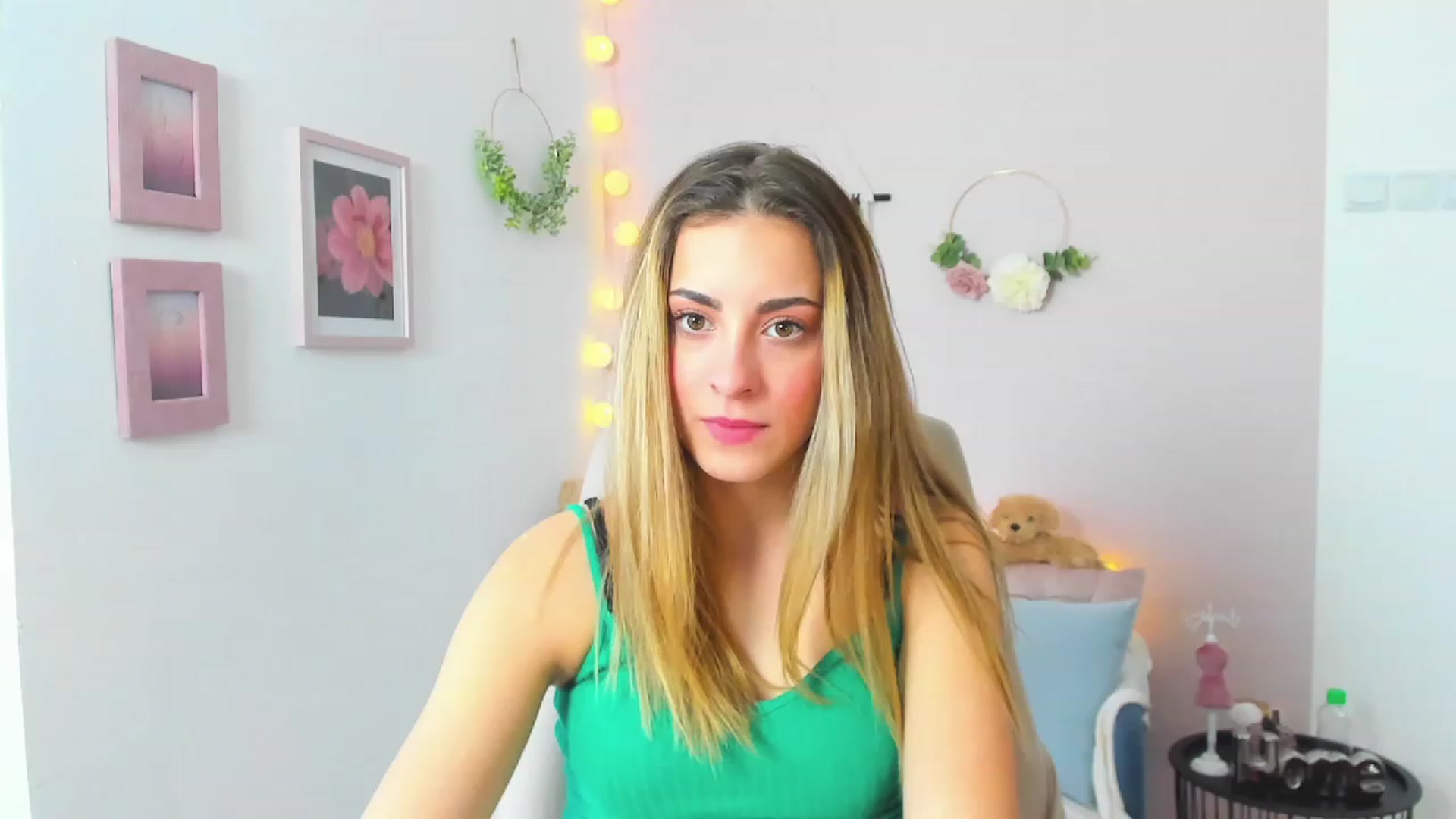 Gallery image thumbnail from Gia_Lopez18's myfreecams stream on, 03/23/2023, 12:06 image 2 of 20