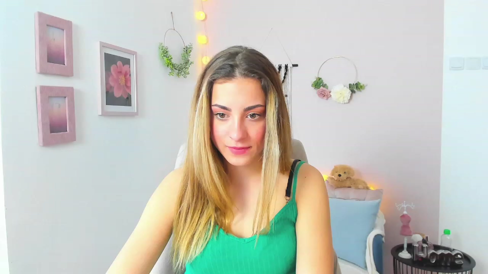 Gallery image thumbnail from Gia_Lopez18's myfreecams stream on, 03/23/2023, 12:06 image 19 of 20