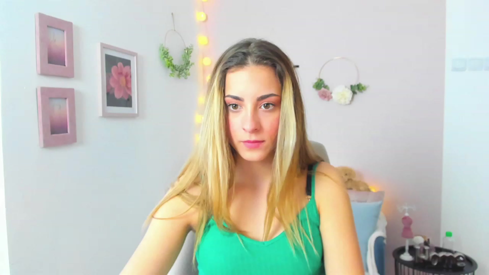 Gallery image thumbnail from Gia_Lopez18's myfreecams stream on, 03/23/2023, 12:06 image 12 of 20