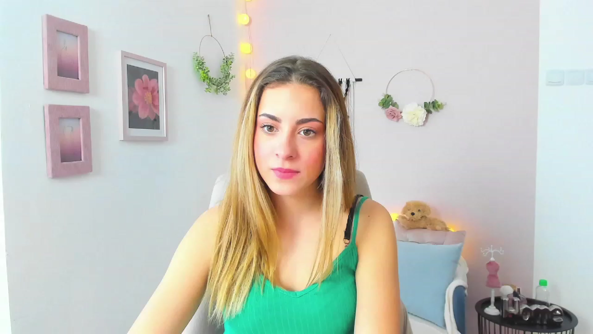 Gallery image thumbnail from Gia_Lopez18's myfreecams stream on, 03/23/2023, 12:06 image 18 of 20