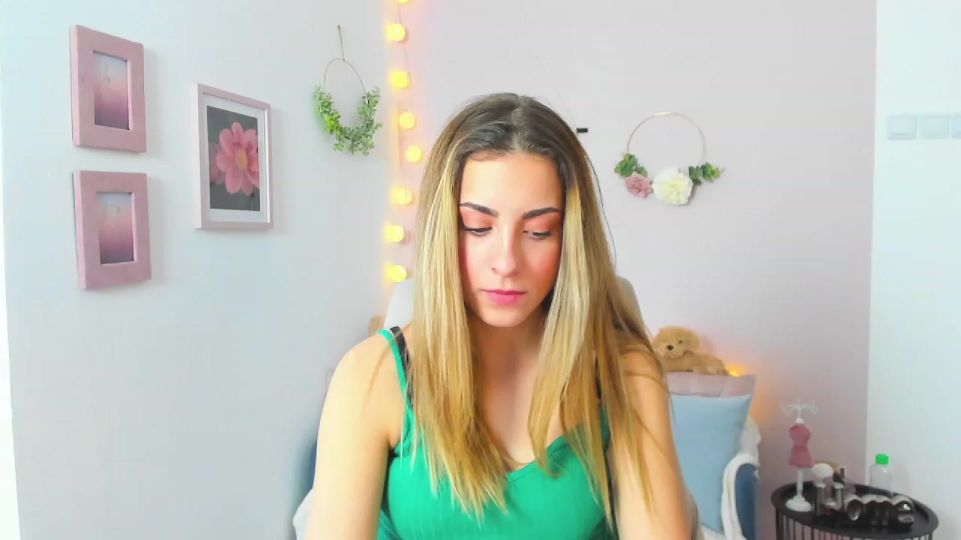 Gallery image thumbnail from Gia_Lopez18's myfreecams stream on, 03/23/2023, 12:06 image 3 of 20