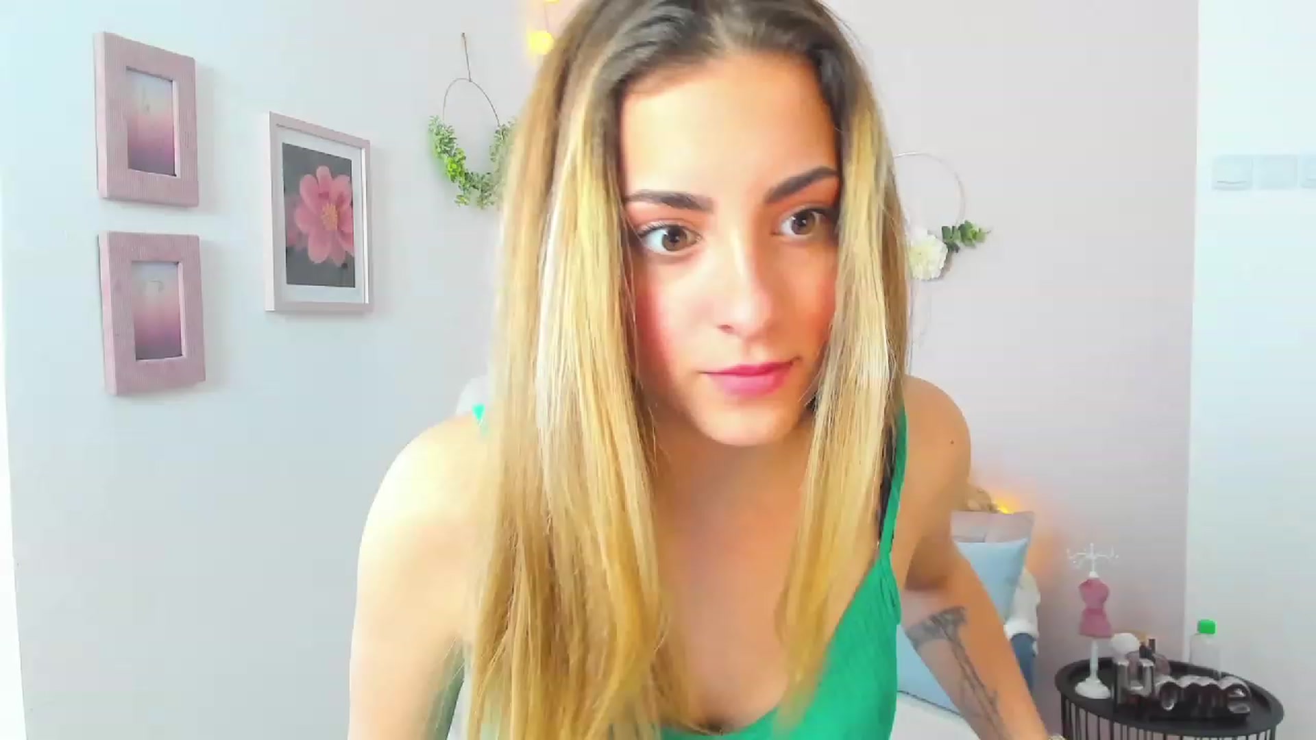Gallery image thumbnail from Gia_Lopez18's myfreecams stream on, 03/23/2023, 12:06 image 15 of 20
