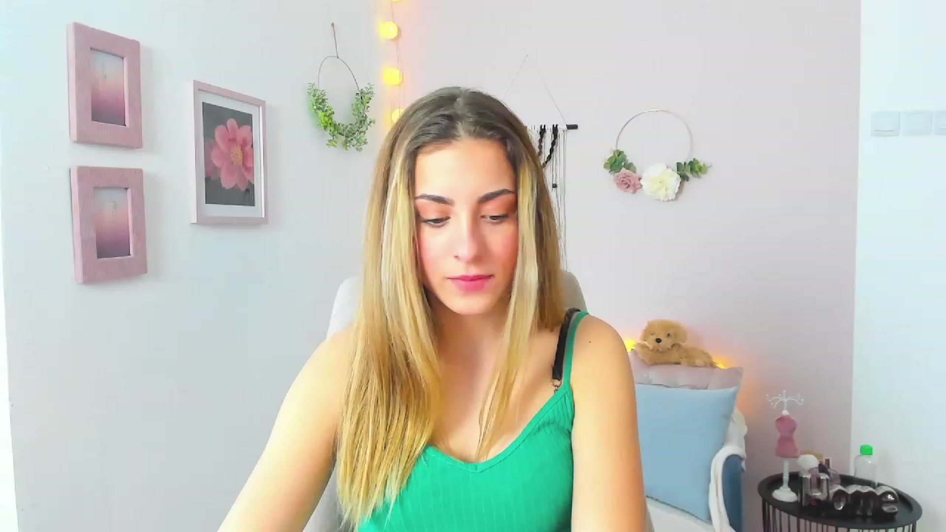 Gallery image thumbnail from Gia_Lopez18's myfreecams stream on, 03/23/2023, 12:06 image 17 of 20