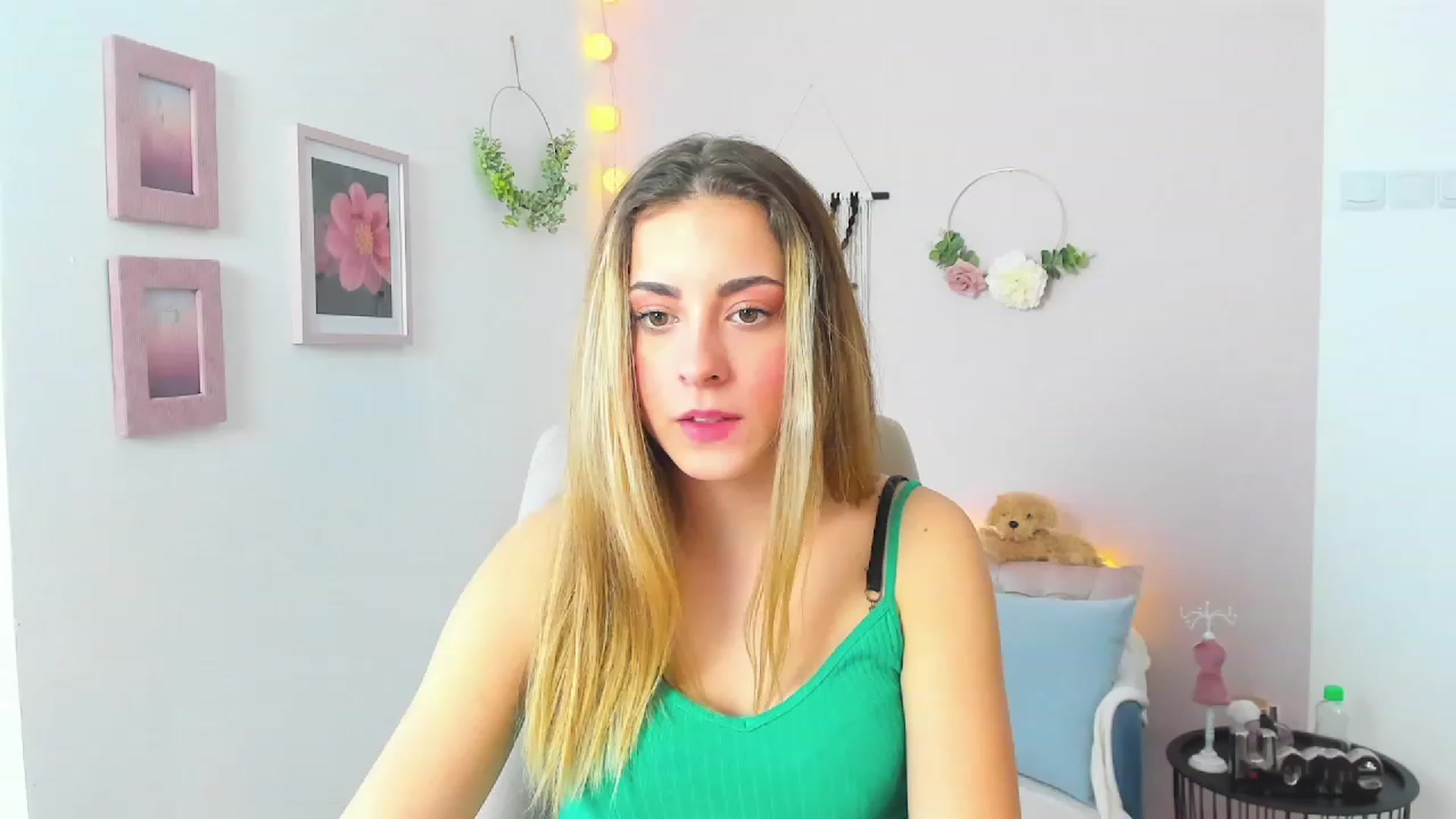 Gallery image thumbnail from Gia_Lopez18's myfreecams stream on, 03/23/2023, 12:06 image 16 of 20