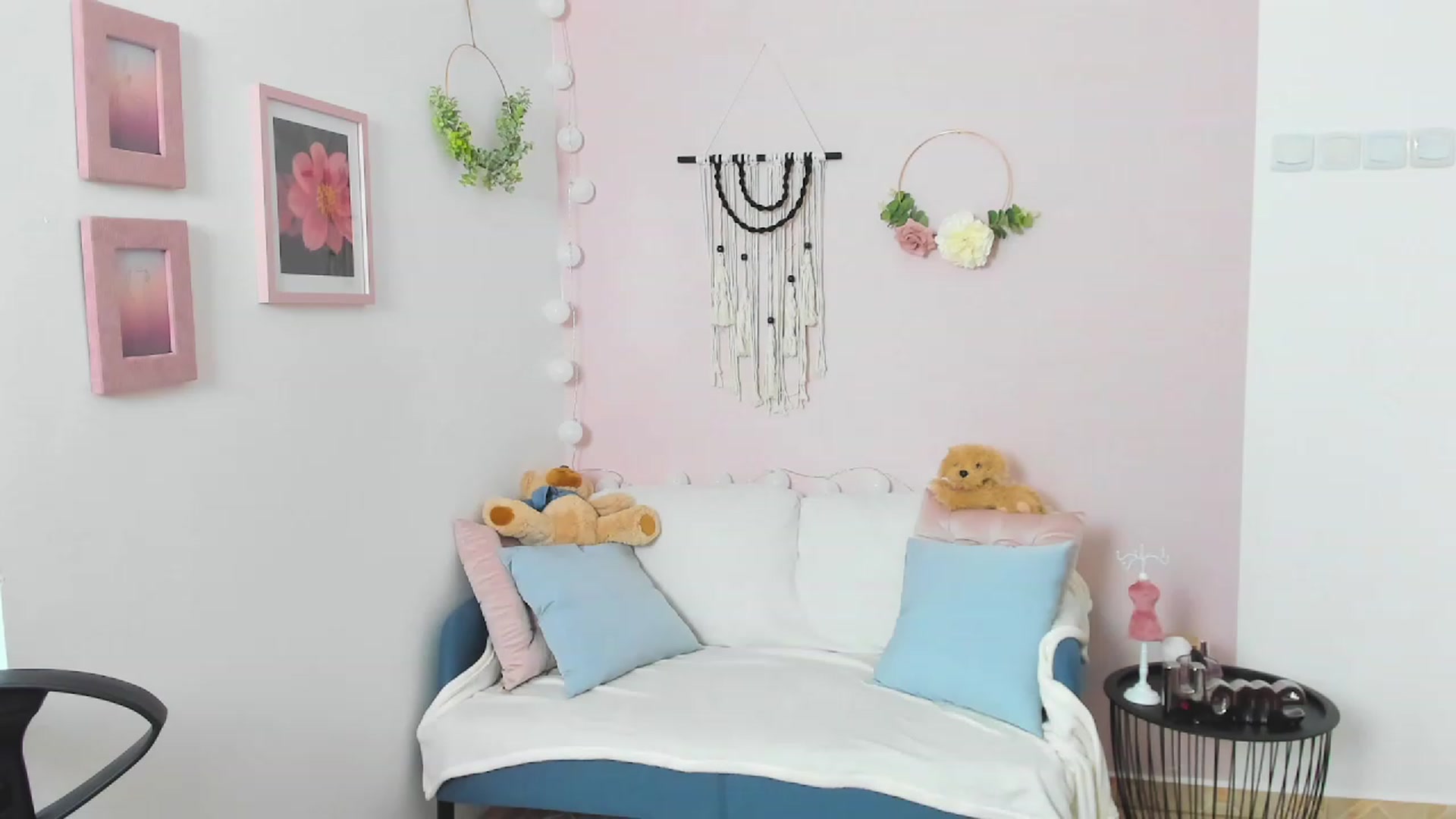 Gallery image thumbnail from Gia_Lopez18's myfreecams stream on, 03/24/2023, 11:29 image 3 of 20